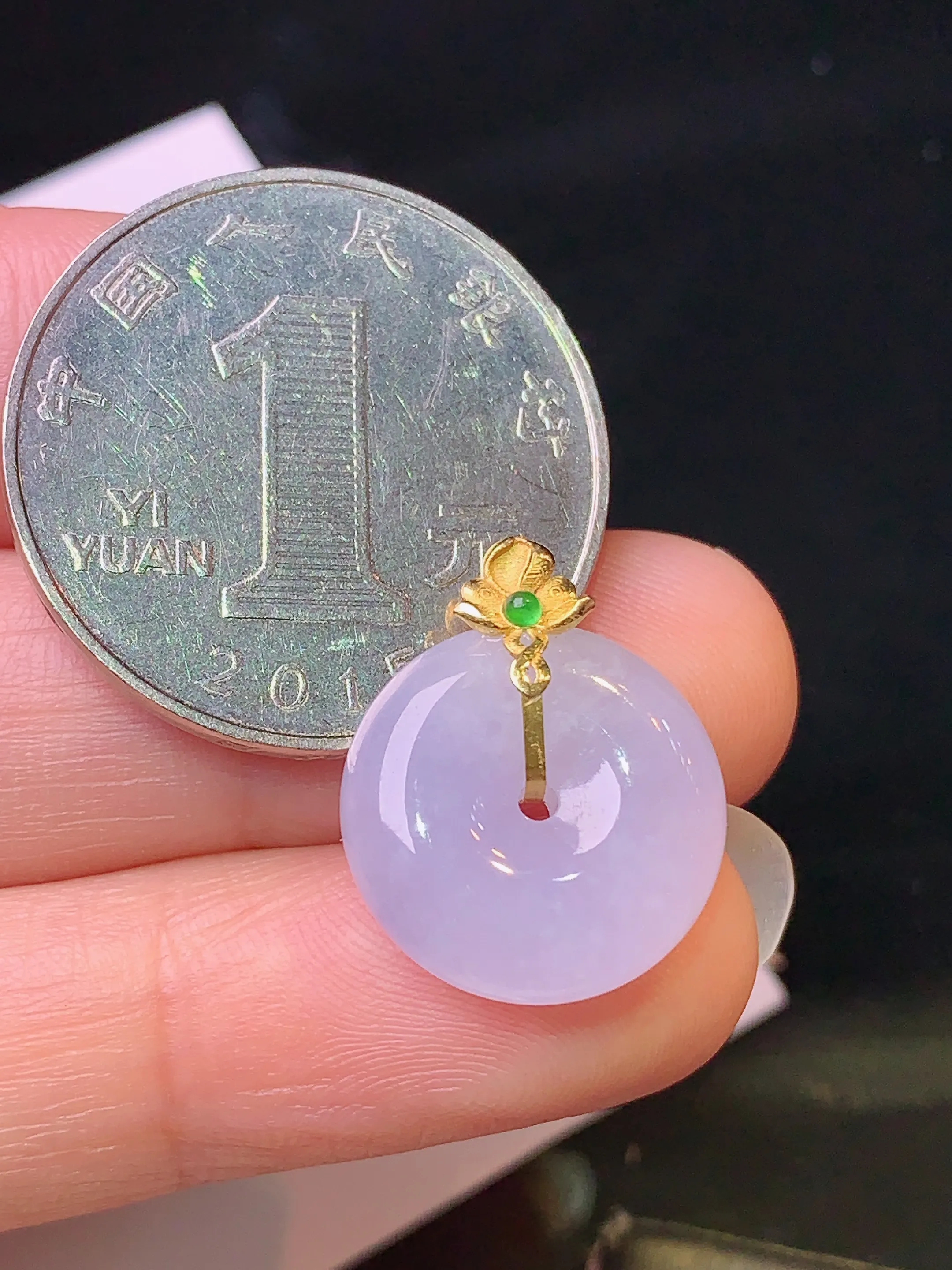 18k金镶嵌紫罗兰平安扣吊坠 玉质细腻 色泽清新艳丽 整体尺寸18.2*15*5