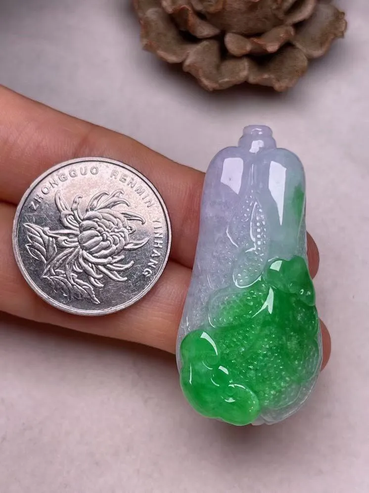 冰糯种阳绿【百财聚来】吊坠，种水好，玉质细腻 ，卖相好.
