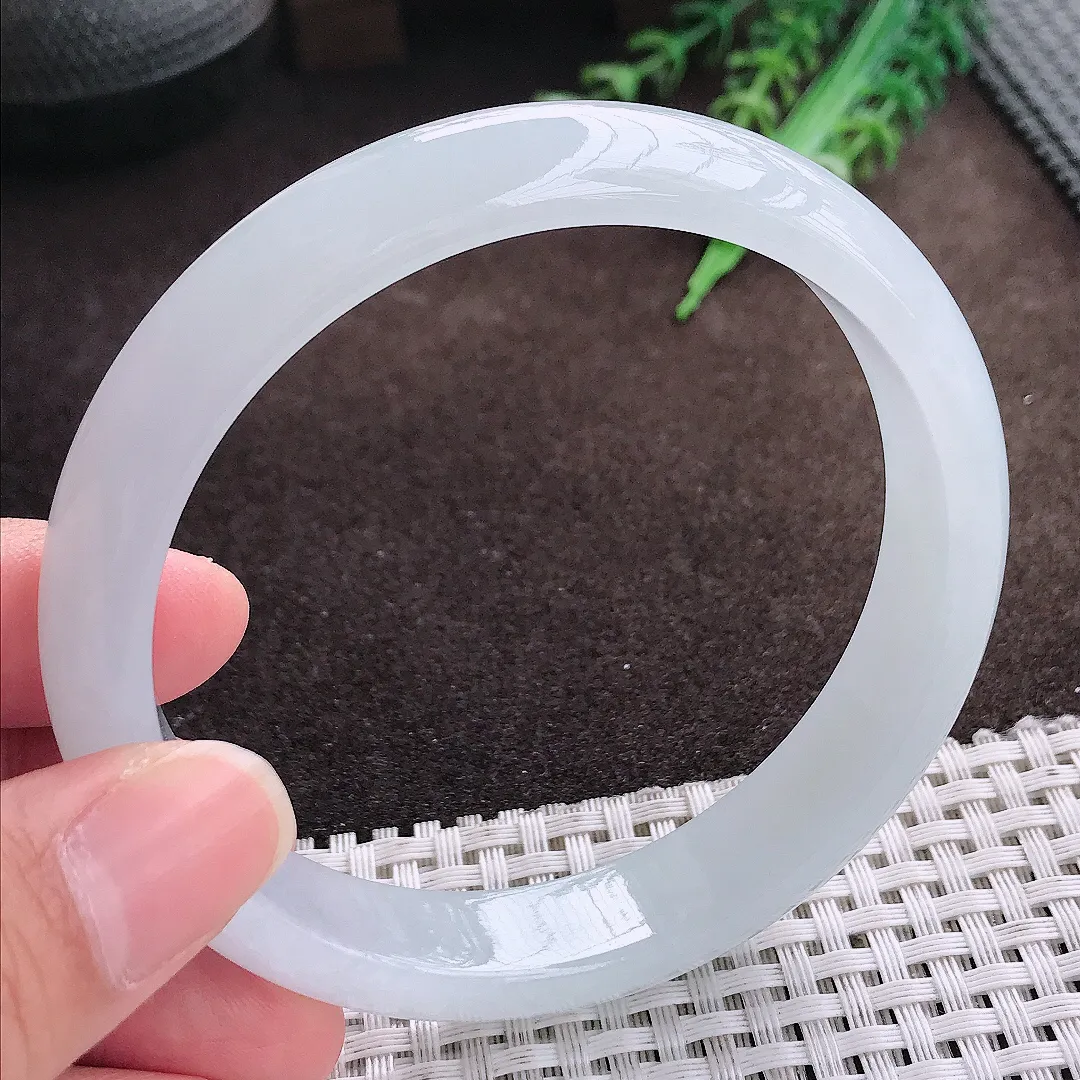 天然a货翡翠63.5/12.9/7.7老坑冰胶水灵月光彩大圈口手镯宽边翡翠玉手镯