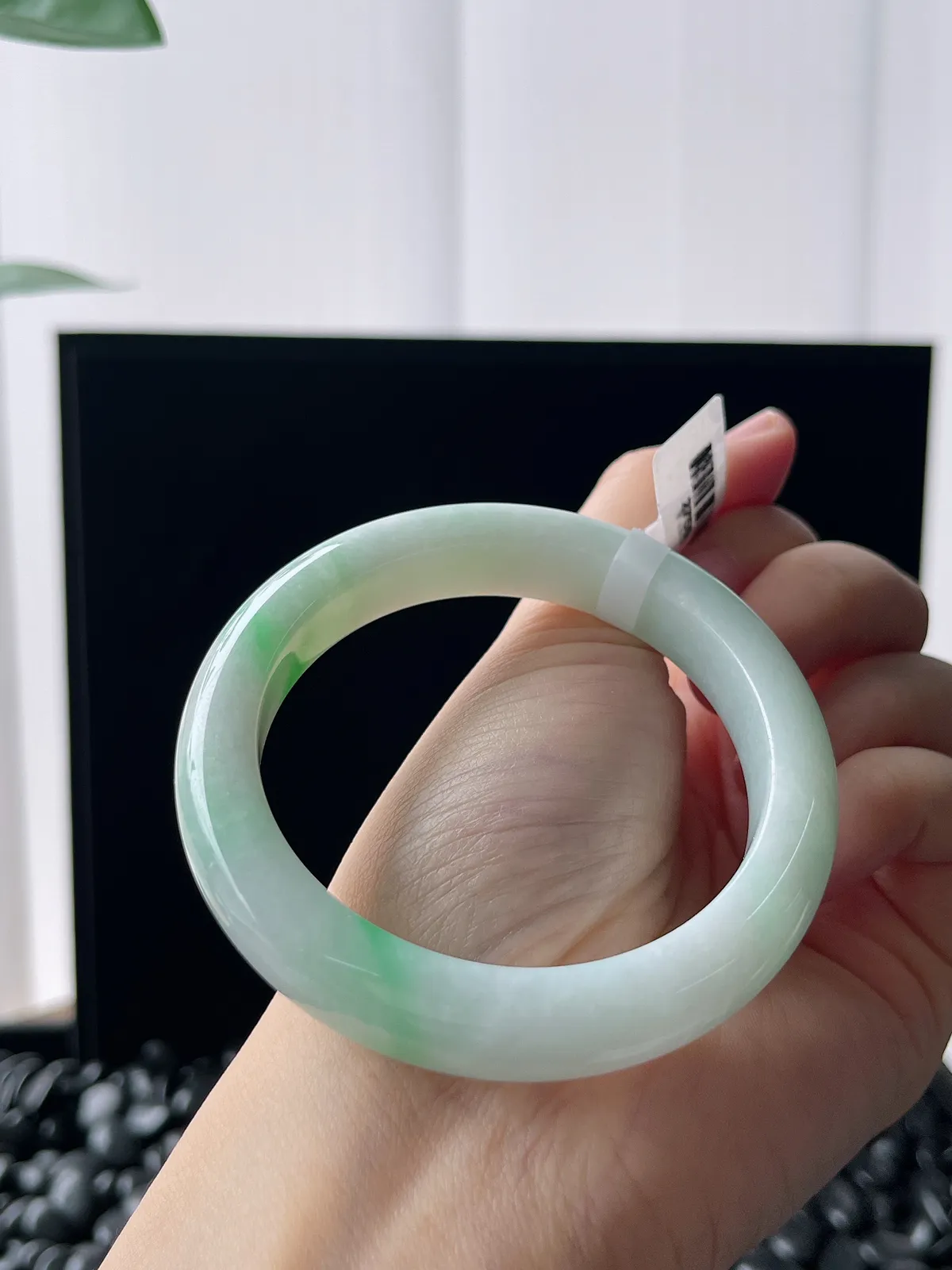 正圈53.7圈口，翡翠糯化种飘绿手镯