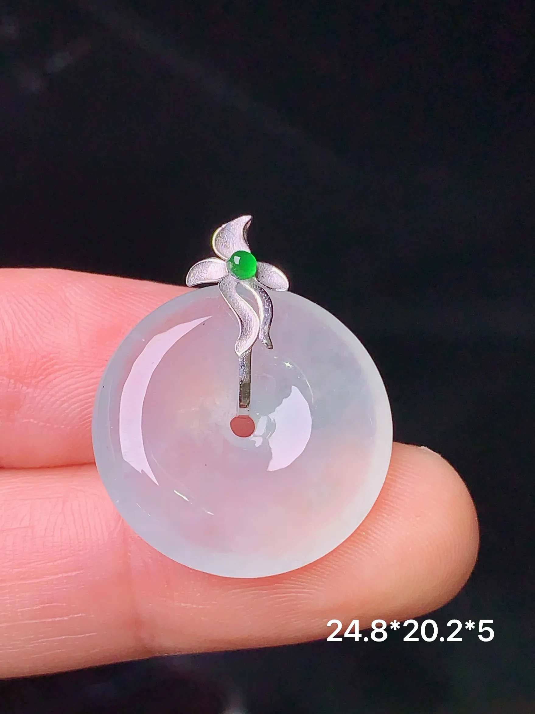 18k金镶嵌冰种平安扣吊坠 玉质细腻 色泽清新艳丽 整体尺寸24.8*20.2*5