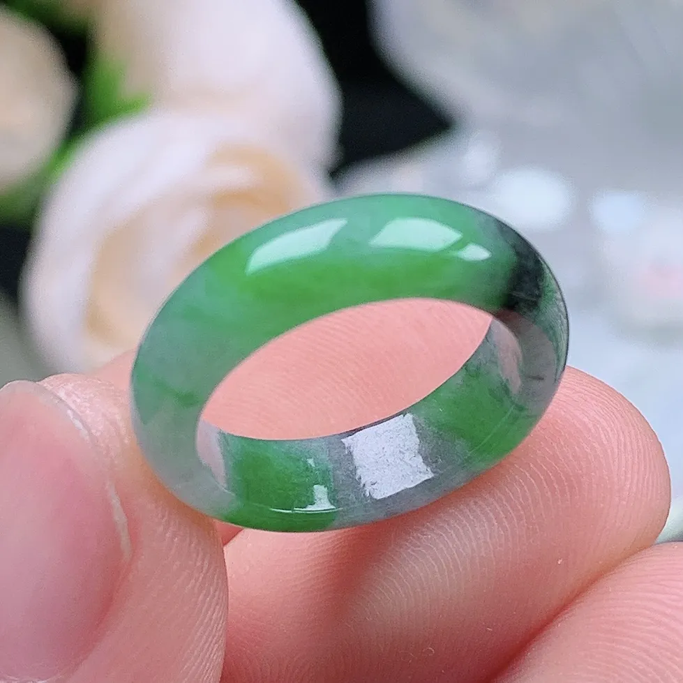 缅甸翡翠老坑种翡翠水润小圈口乌鸡飘绿戒指玉指环  水润通透 尺寸：15-4.9-2.8mm 8-9号圈口4S