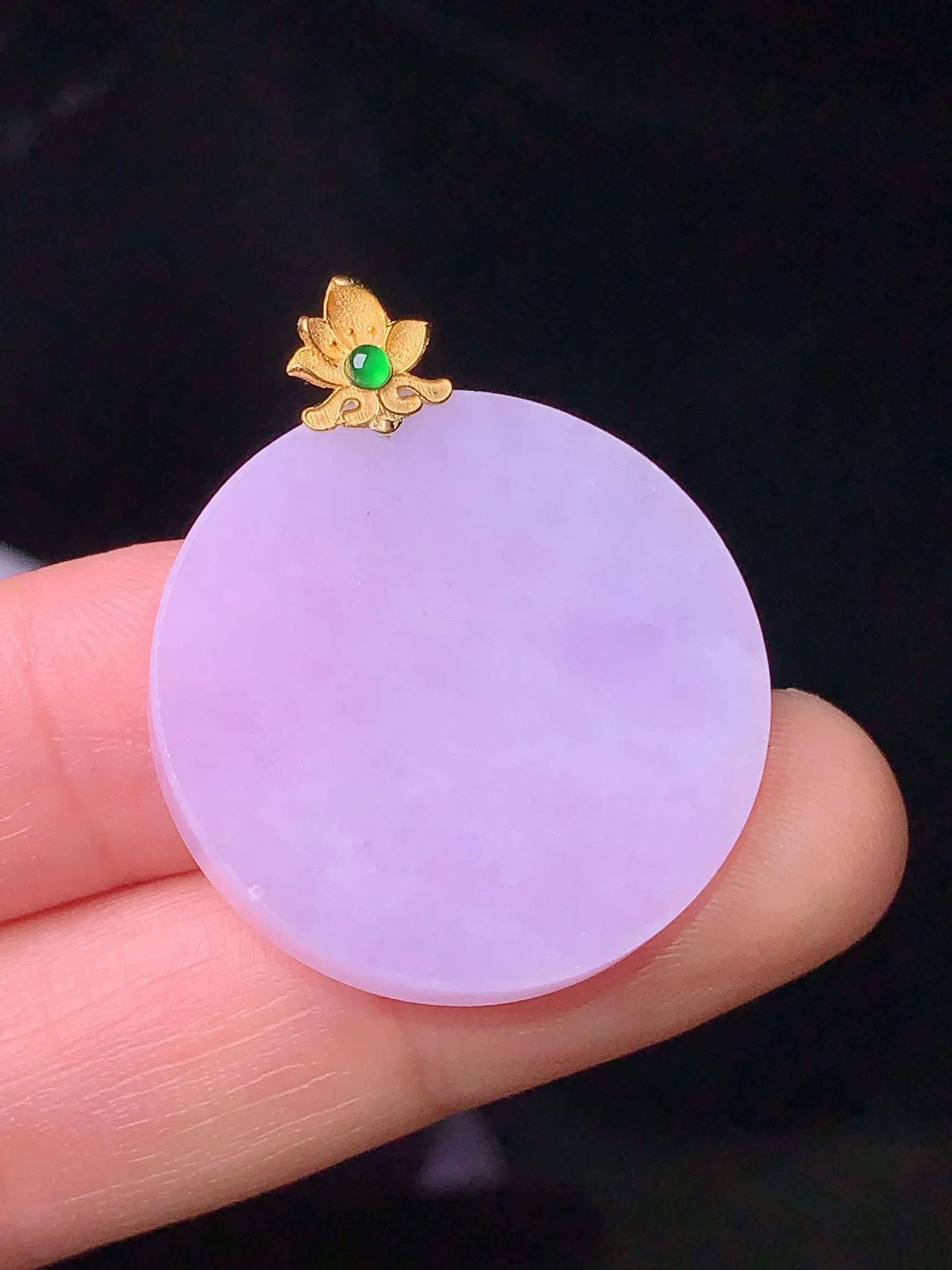 18k金镶嵌紫罗兰圆珠吊坠 玉质细腻 色泽清新艳丽 整体尺寸31.6*26*4