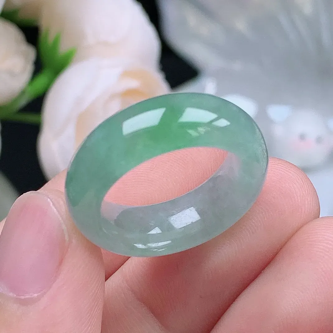 缅甸翡翠老坑种水润起胶轮胎飘绿戒指玉指环  水润通透 尺寸：17.2-7.8-4.2mm 14-15号圈口3S