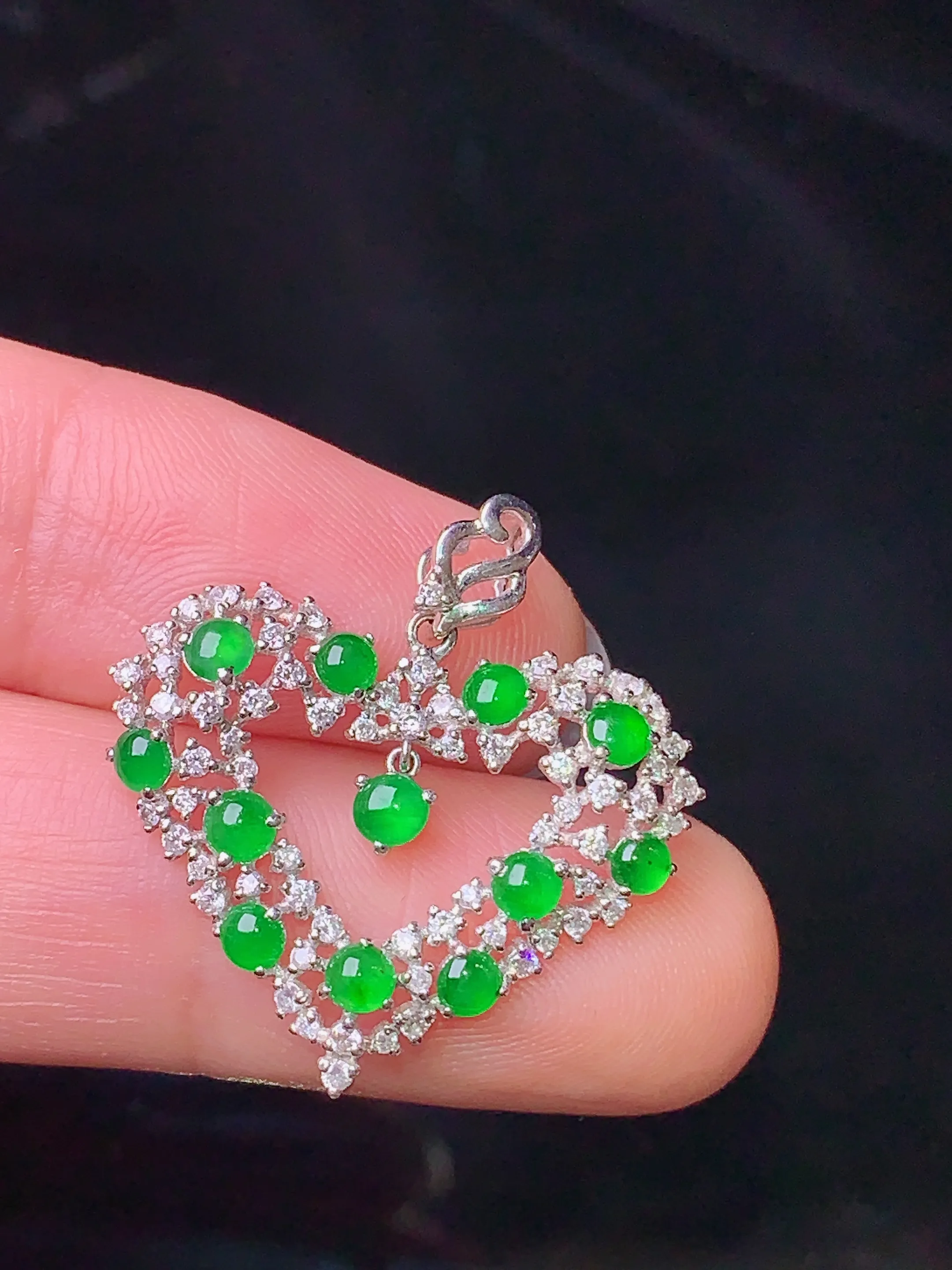 18k金钻镶嵌满绿蛋面组合吊坠 玉质细腻 色泽清新艳丽 整体尺寸25*24.3*2.8