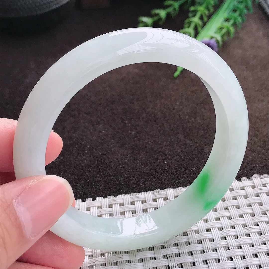 天然a货翡翠57.5/1.3/8.3老坑精美飘阳绿手镯宽边翡翠玉手镯