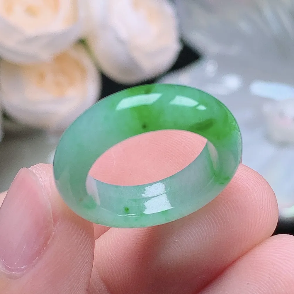 缅甸翡翠老坑种水润飘阳绿戒指玉指环  水润通透 尺寸：16.8-6-3.9mm 13号圈口4S