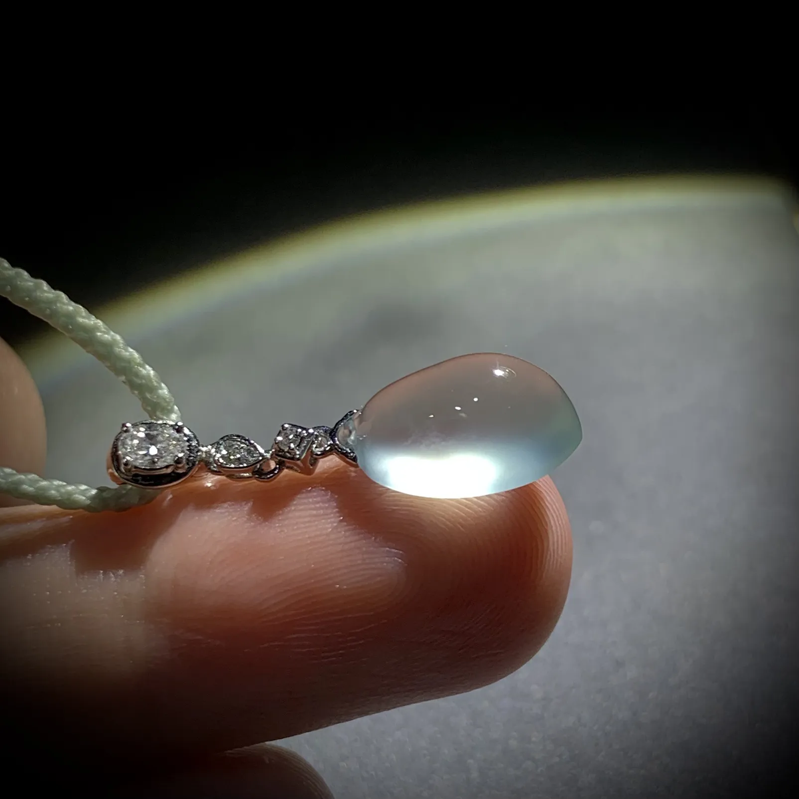 高品质福瓜，
25.5-裸石12.6-8.8-6mm，
18K金，南非钻，