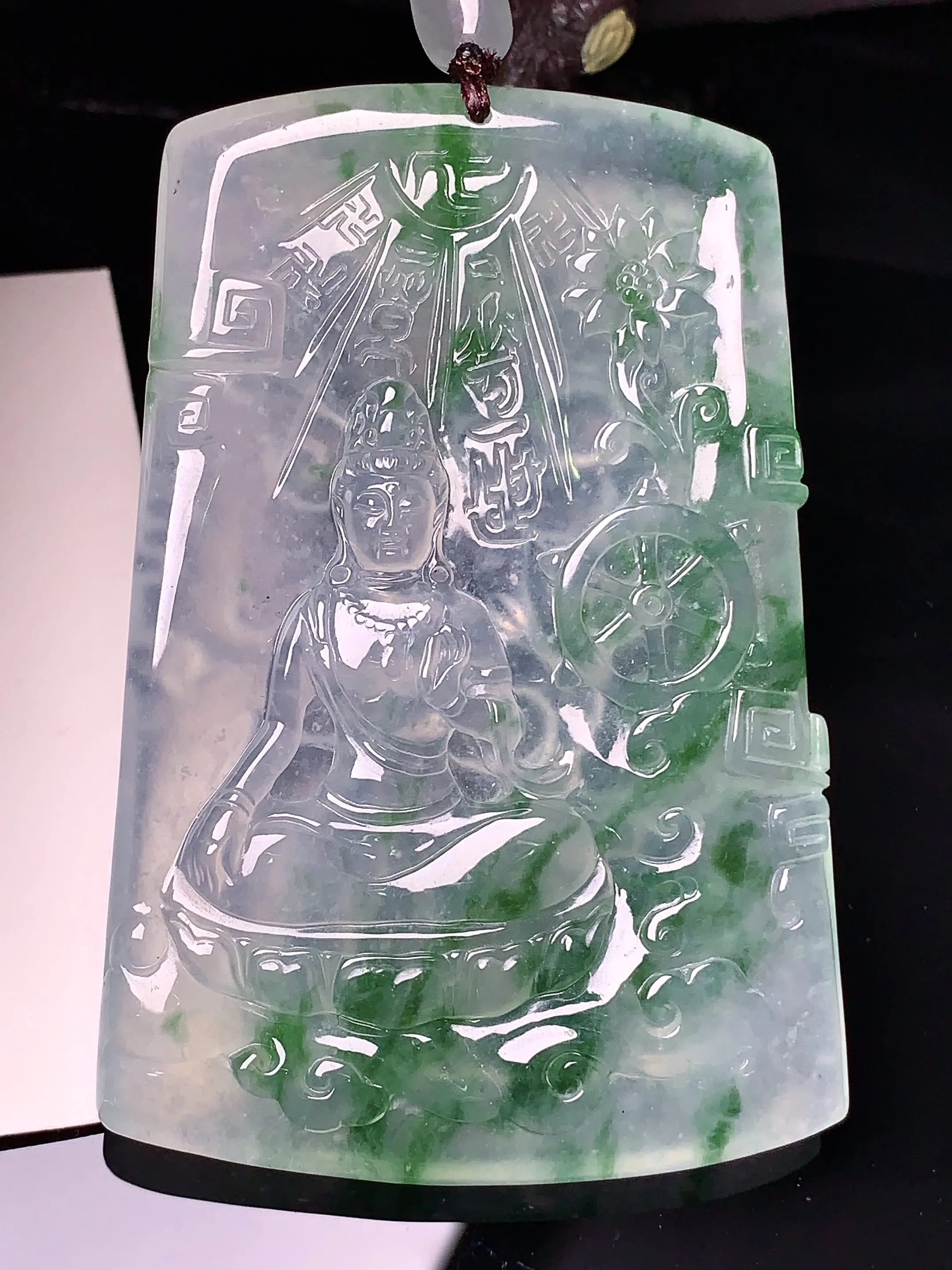 冰种飘绿观音菩萨吊坠 玉质细腻 色泽清新艳丽 整体尺寸66.2*45*6.3