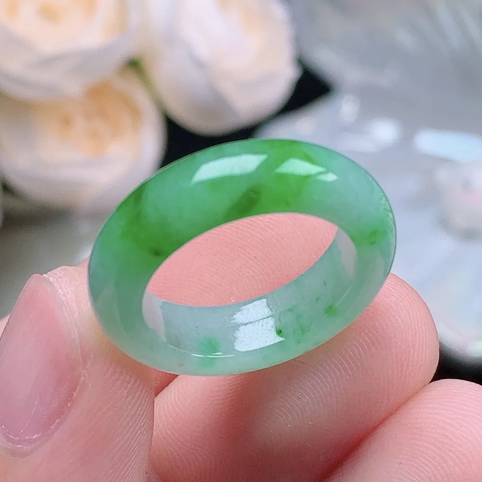 缅甸翡翠老坑种水润飘阳绿戒指玉指环  水润通透 尺寸：16.8-6-3.9mm 13号圈口4S