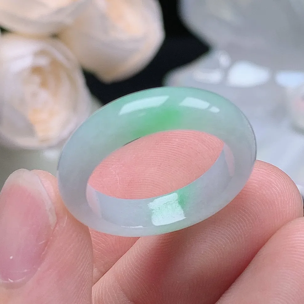 缅甸翡翠老坑种翡翠水润飘绿戒指玉指环  水润通透 尺寸：18.6-5.5-3.5mm 18-19号圈口4S