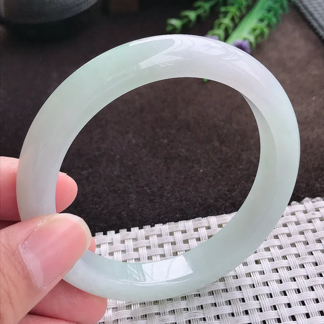 天然a货翡翠60/11/8.8老坑冰润起胶飘绿大圈口手镯宽边翡翠玉手镯