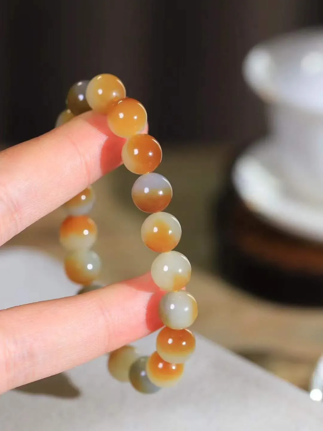 【珠圆玉润.手串】

精品️和田玉三色珠圆玉润手串 玉质温润细腻  整串打磨圆润，佩戴舒适。珠珠落玉盘，间关莺语花底滑，一生美好时光，无论身在何处，都有它相伴相守。事事顺遂，幸福美满，吉祥如意。重29.5克 尺寸取一10mm  FDA-221101133