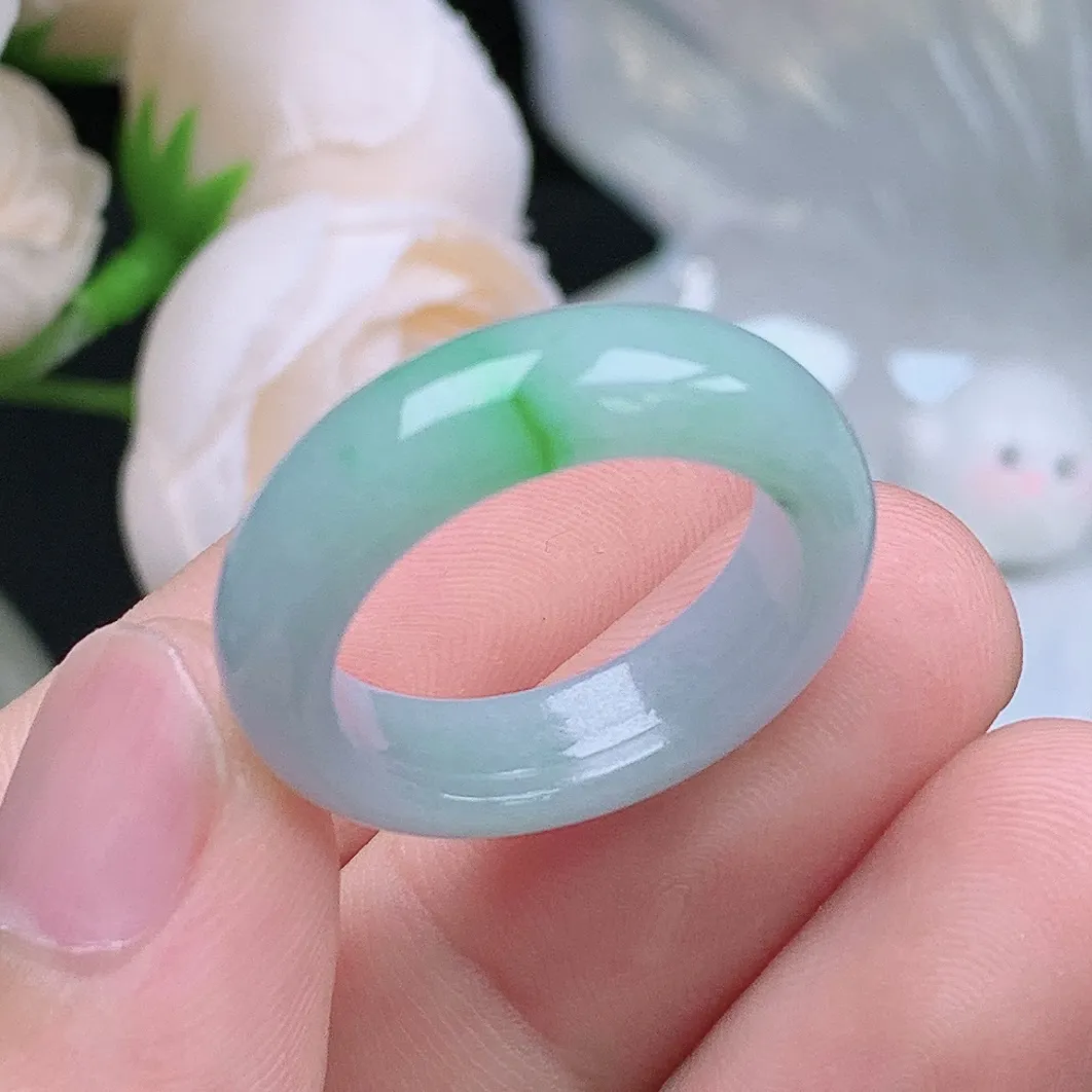 缅甸翡翠老坑种水润起飘阳绿戒指玉指环  水润通透 尺寸：18.8-6.3-3.8mm 19号圈口3S