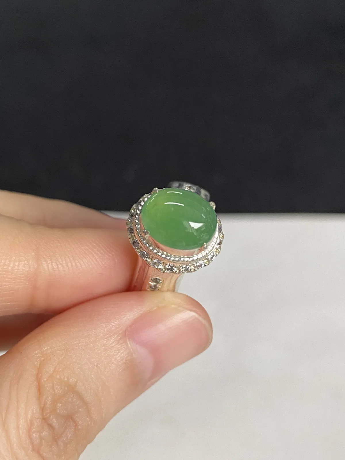 翡翠椭圆形蛋面