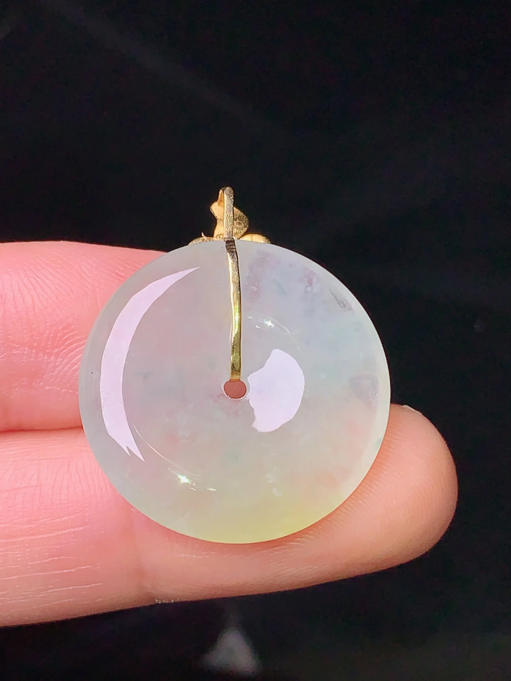 18k金镶嵌淡黄翡平安扣吊坠 玉质细腻 色泽清新艳丽 整体尺寸26.6*22.5*4.3