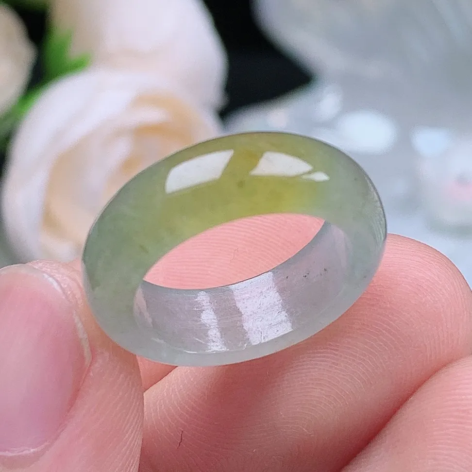缅甸翡翠老坑冰种翡翠水润起胶飘黄翡小圈口戒指玉指环  水润通透 尺寸：15.7-6.2-3.1mm 