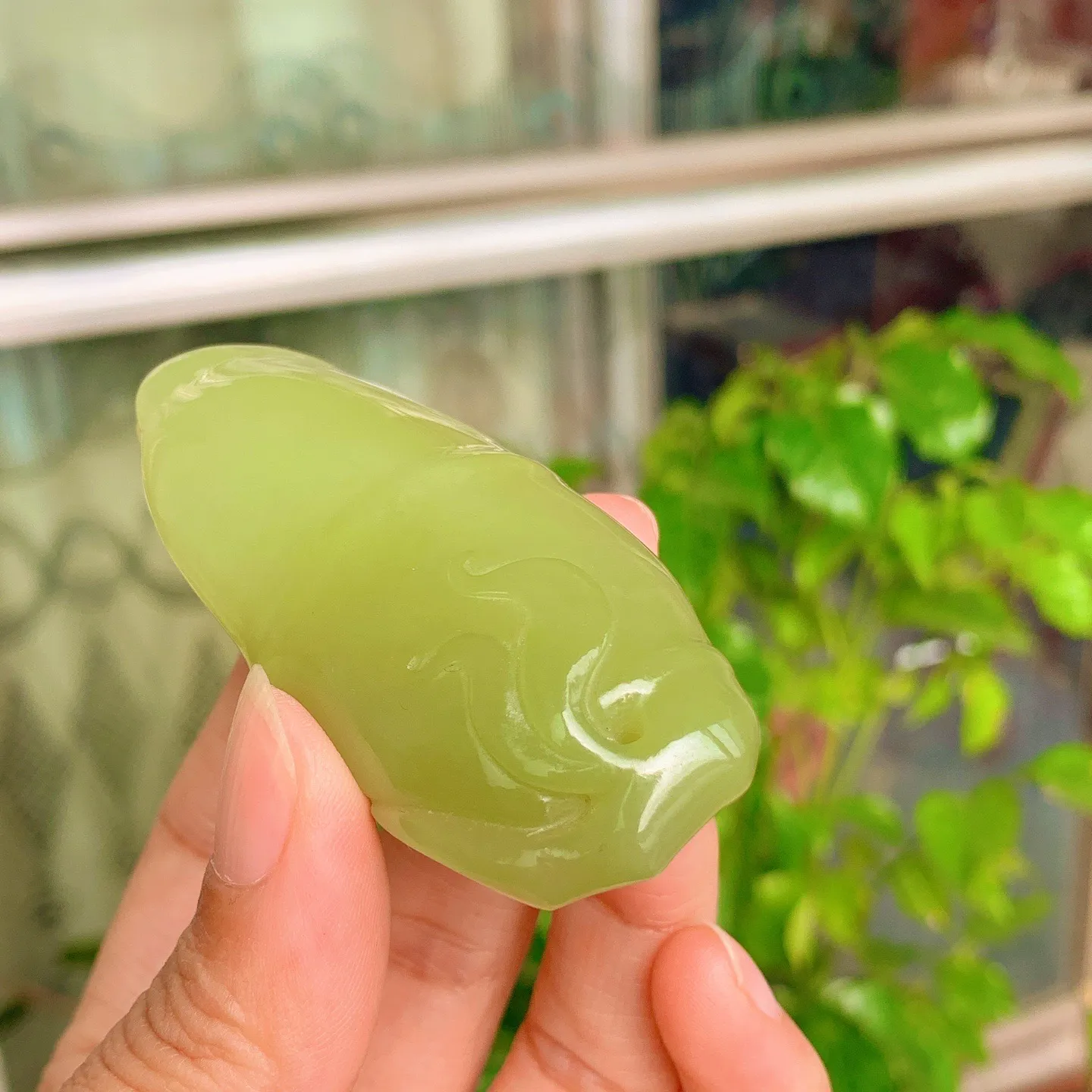 和田玉黄口料翠青节节高升挂件。尺寸71/32/22重76.5克。玉质细腻油润。手推出油。佩戴高端典雅。lt251112