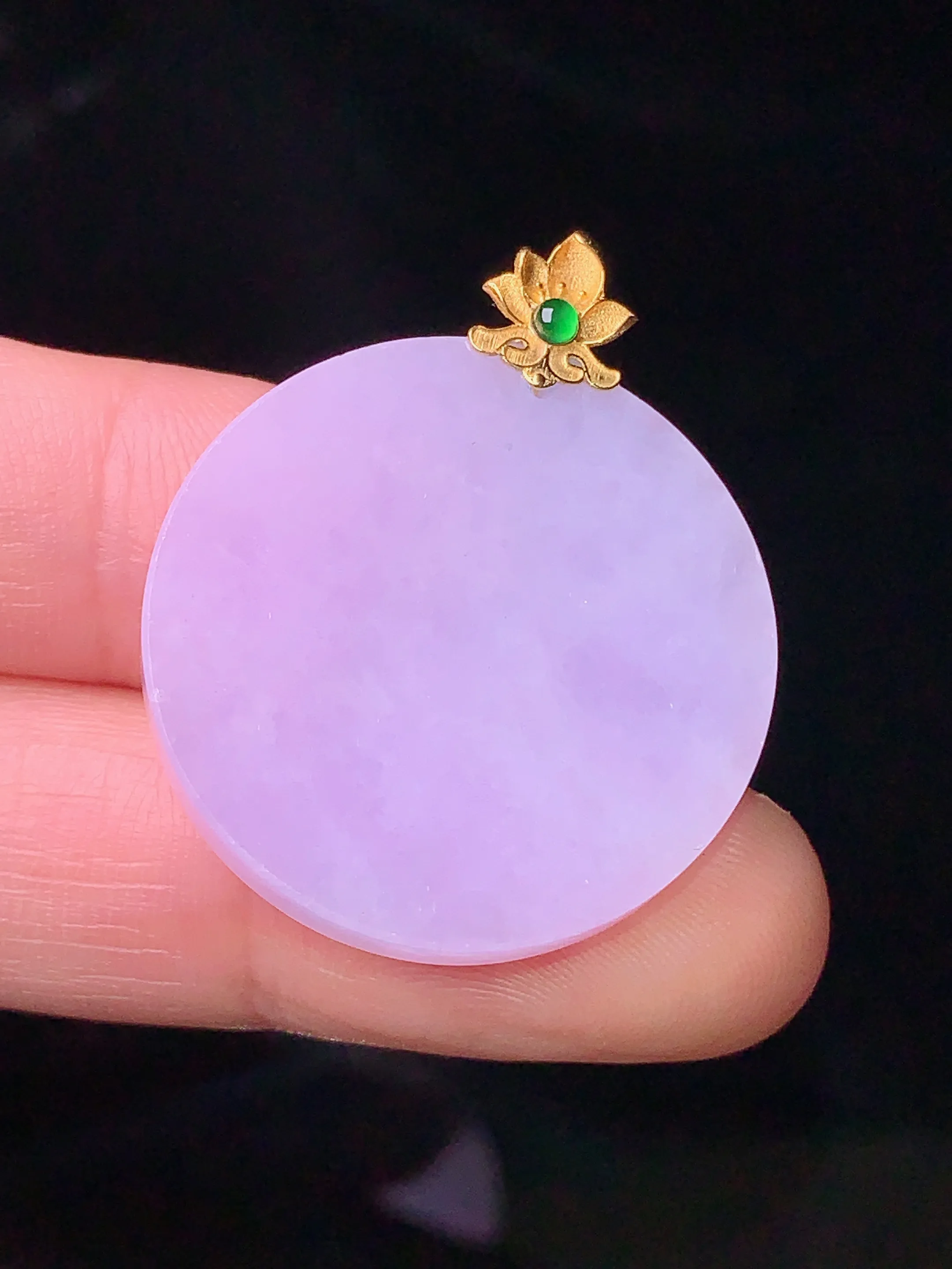 18k金镶嵌紫罗兰圆珠吊坠 玉质细腻 色泽清新艳丽 整体尺寸31.6*26*4