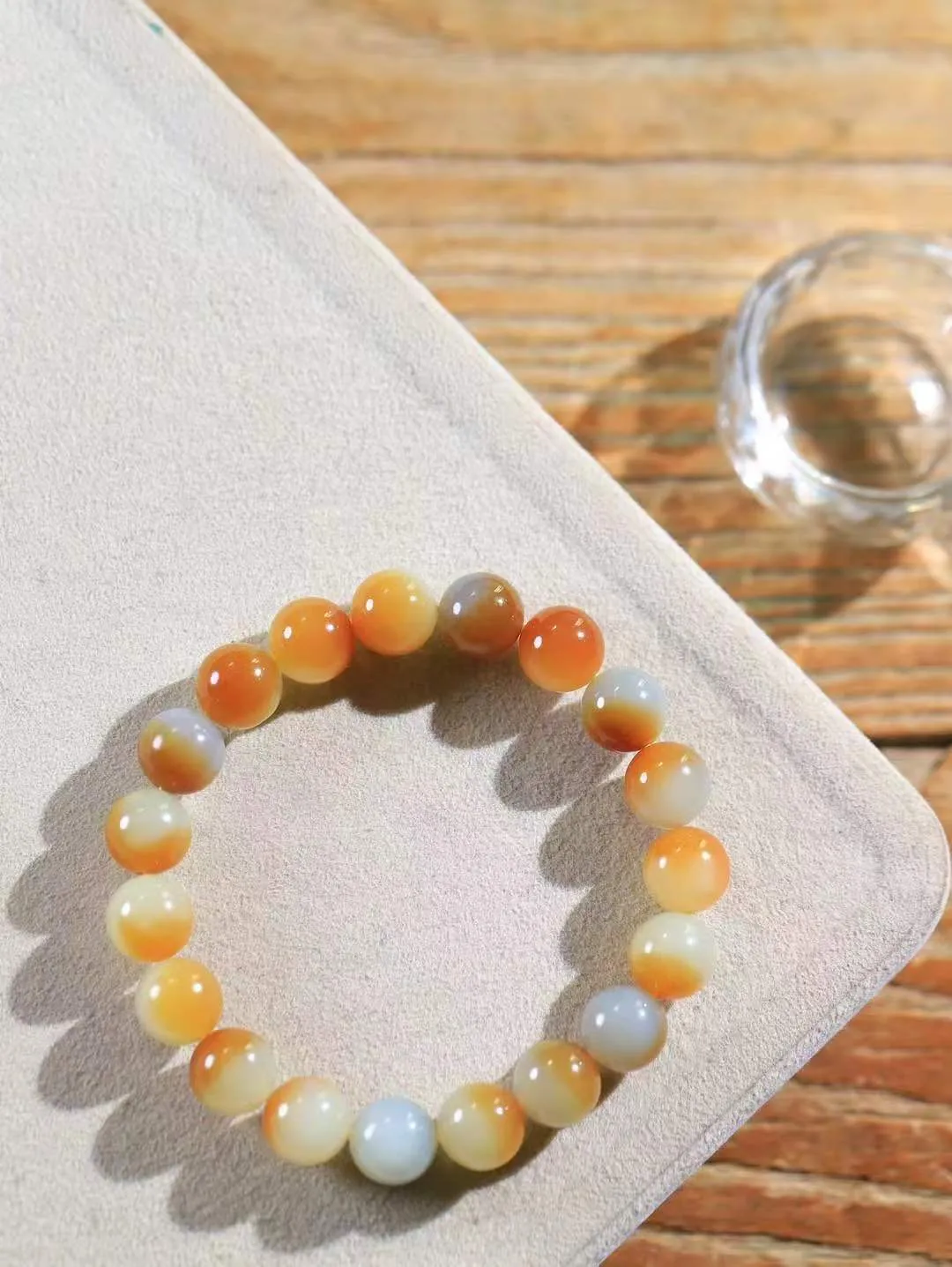 【珠圆玉润.手串】

精品️和田玉三色珠圆玉润手串 玉质温润细腻  整串打磨圆润，佩戴舒适。珠珠落玉盘，间关莺语花底滑，一生美好时光，无论身在何处，都有它相伴相守。事事顺遂，幸福美满，吉祥如意。重29.5克 尺寸取一10mm  FDA-221101133