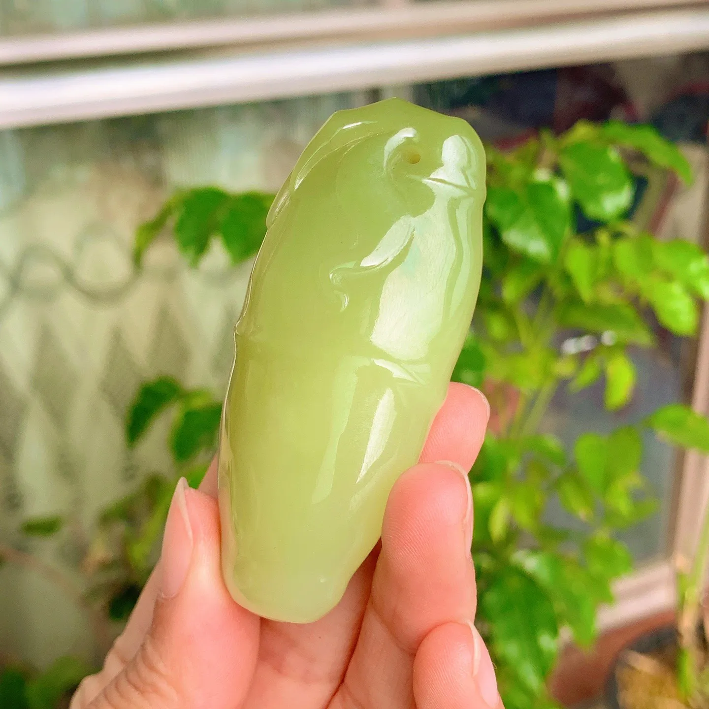 和田玉黄口料翠青节节高升挂件。尺寸71/32/22重76.5克。玉质细腻油润。手推出油。佩戴高端典雅