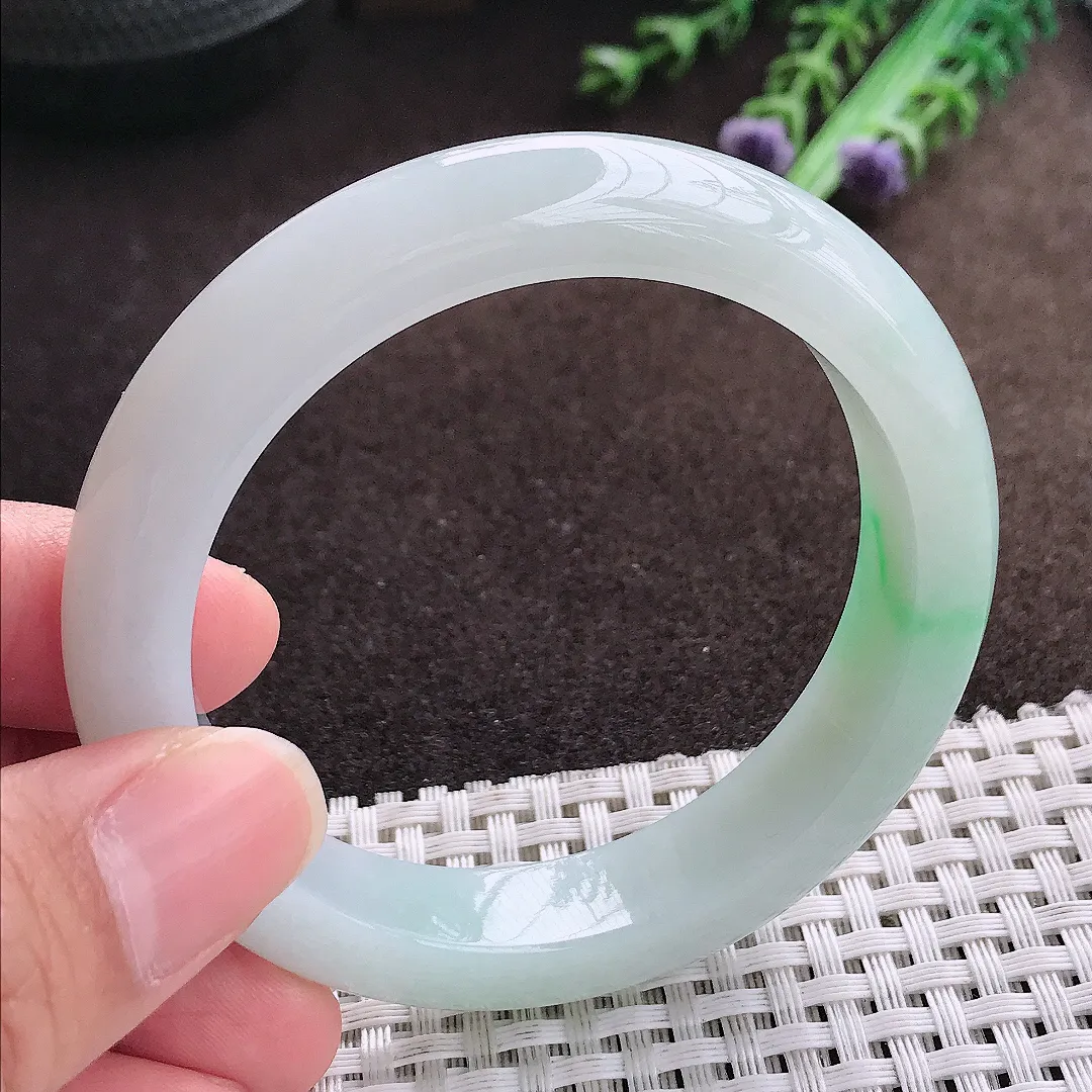 天然a货翡翠54/11.8/8.5老坑精美冰润飘绿手镯宽边翡翠玉手镯