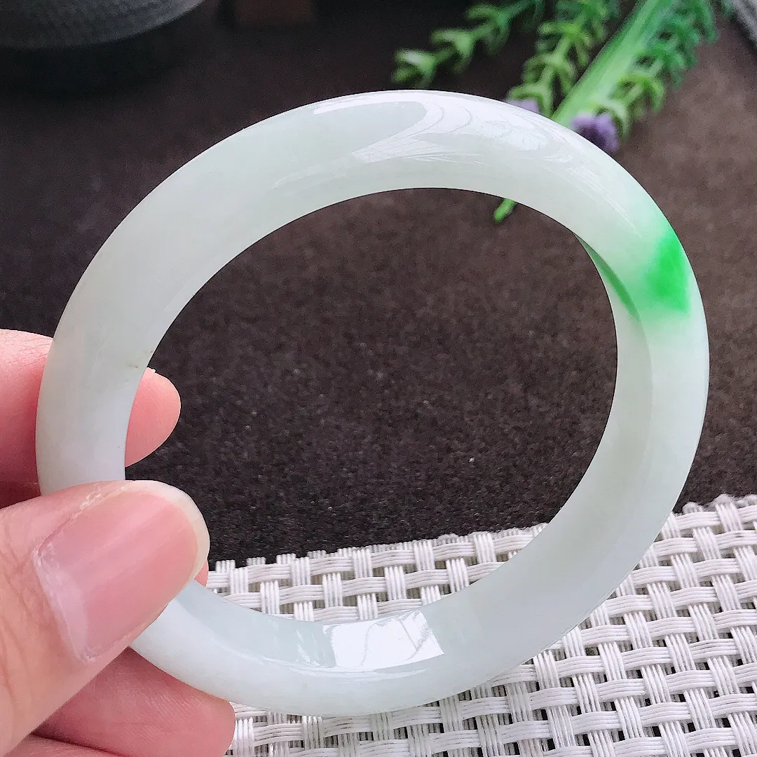 天然a货翡翠57.5/1.3/8.3老坑精美飘阳绿手镯宽边翡翠玉手镯