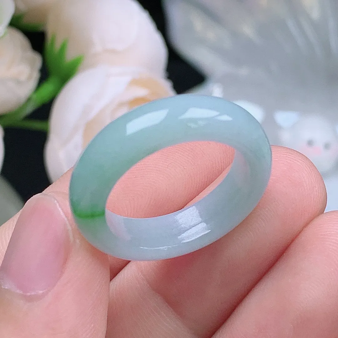 缅甸翡翠老坑种水润起飘阳绿戒指玉指环  水润通透 尺寸：18.8-6.3-3.8mm 19号圈口3S