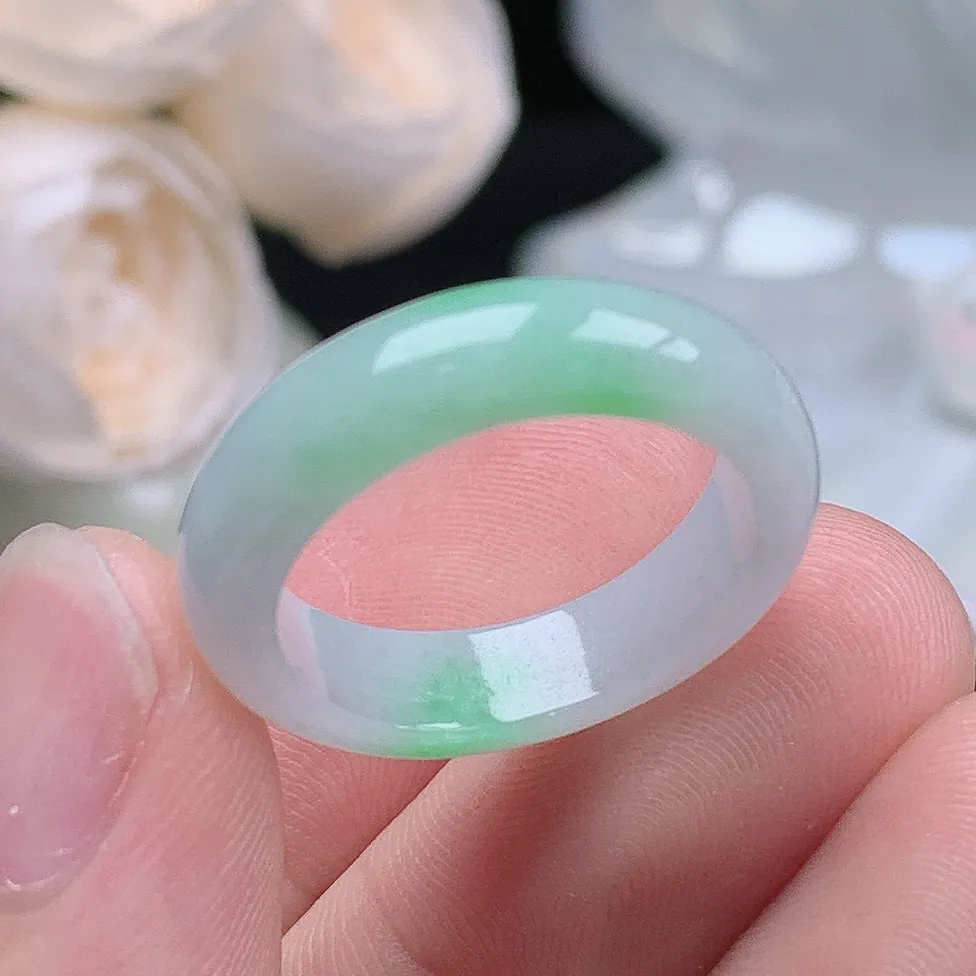 缅甸翡翠老坑种翡翠水润飘绿戒指玉指环  水润通透 尺寸：18.6-5.5-3.5mm 18-19号圈口4S