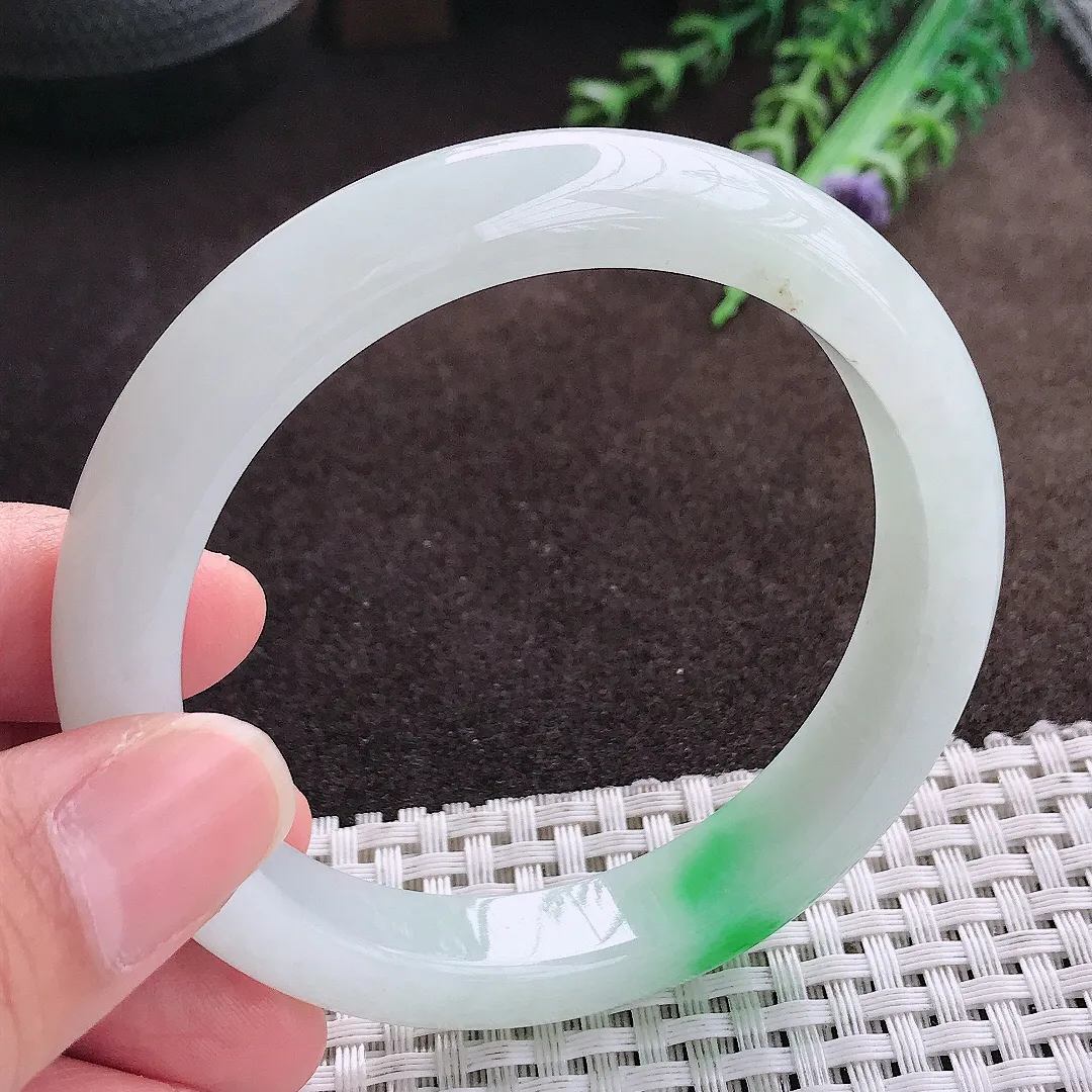 天然a货翡翠57.5/1.3/8.3老坑精美飘阳绿手镯宽边翡翠玉手镯