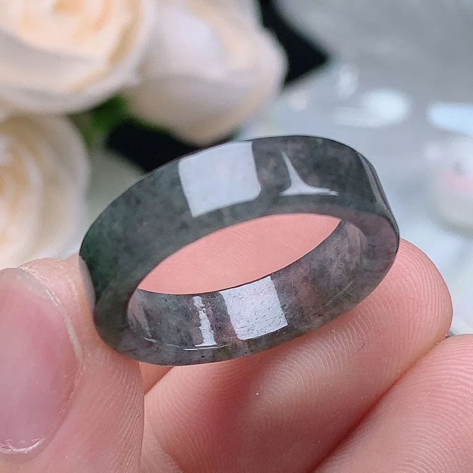 缅甸翡翠老坑种翡翠水润飘绿方乌鸡戒指玉指环  水润通透 尺寸：18.2-5.7-2.7mm 17号圈口4S