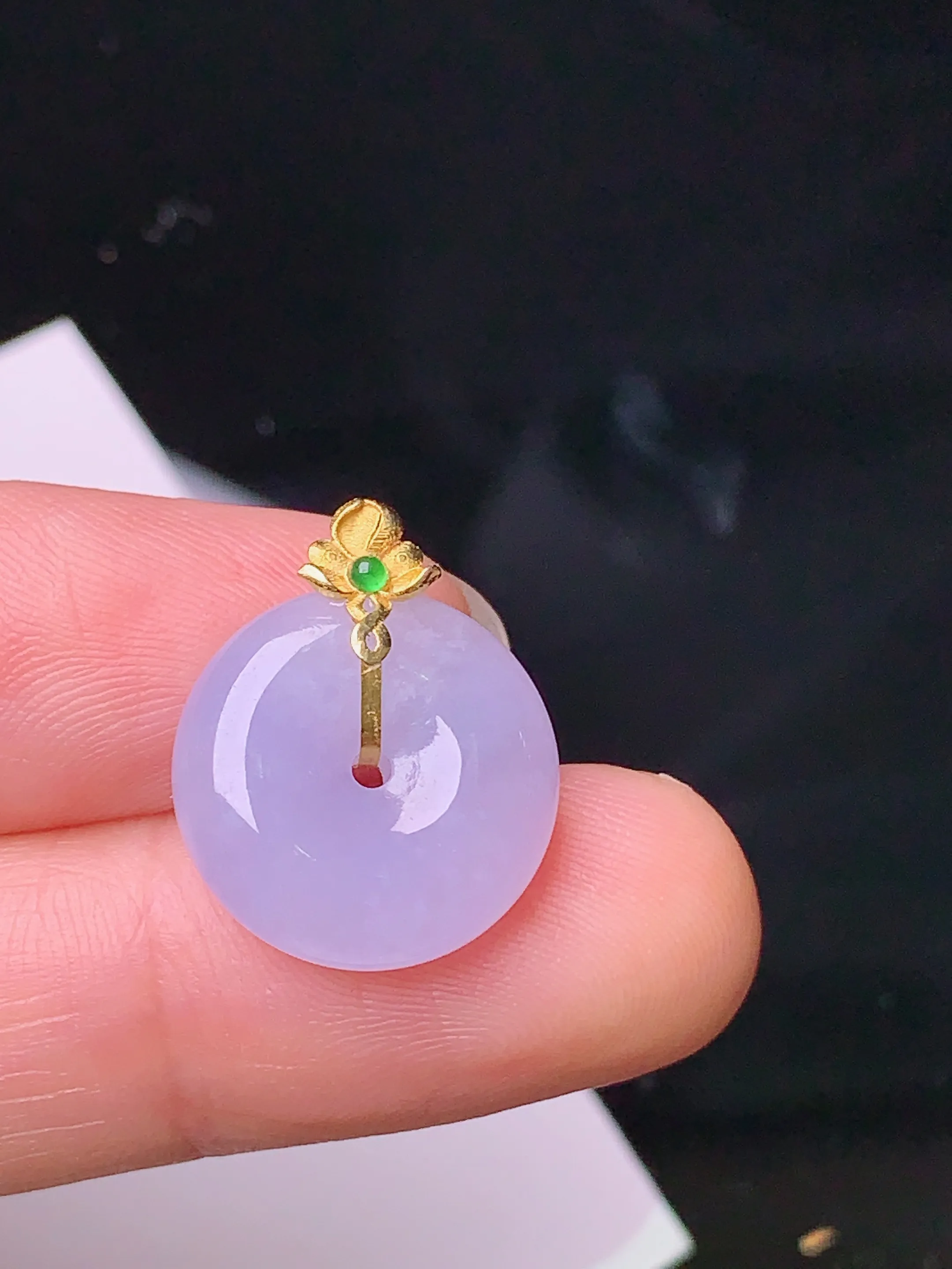 18k金镶嵌紫罗兰平安扣吊坠 玉质细腻 色泽清新艳丽 整体尺寸18.2*15*5