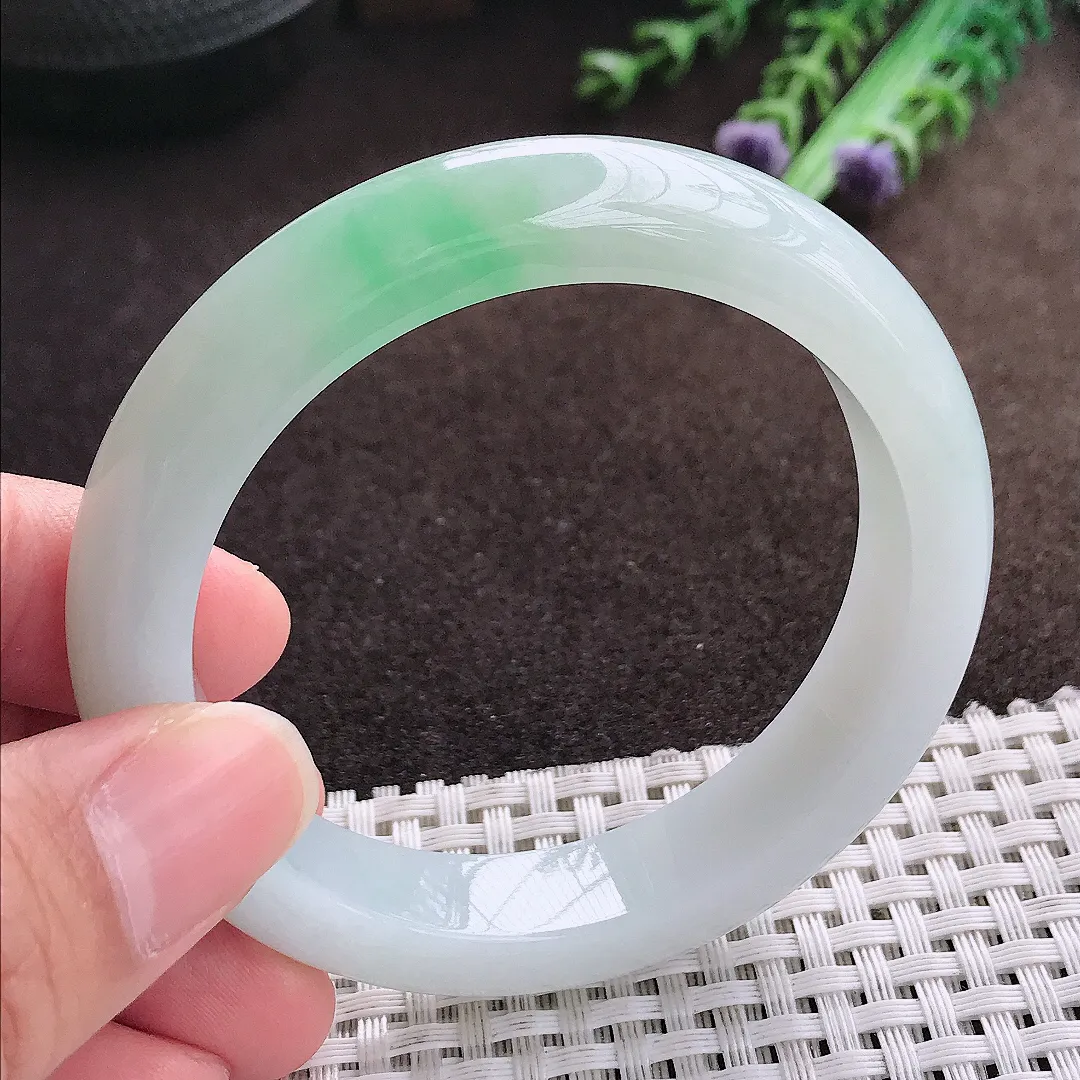 天然a货翡翠54/11.8/8.5老坑精美冰润飘绿手镯宽边翡翠玉手镯