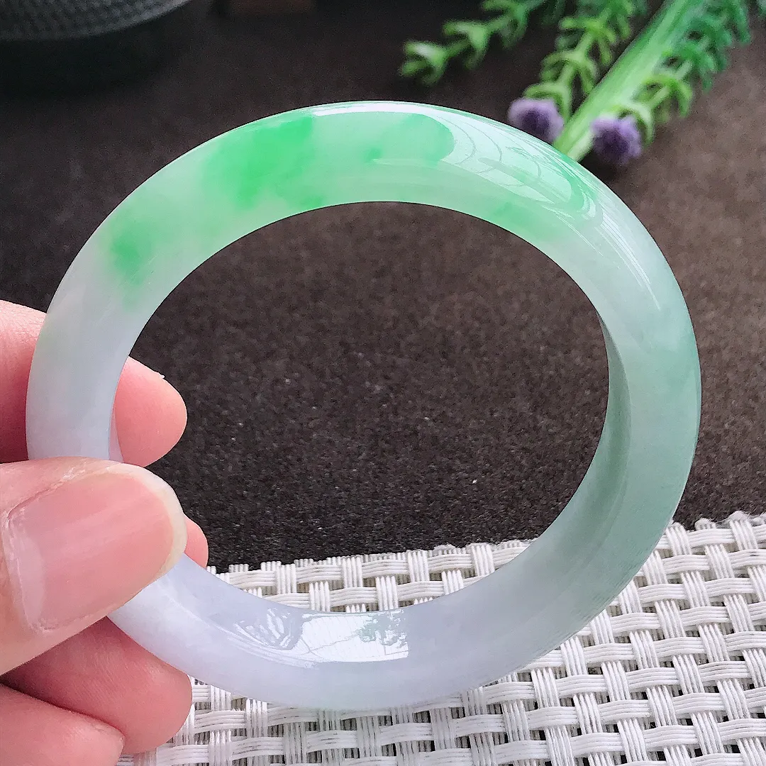 天然a货翡翠53/10.9/8.3老坑冰胶水灵飘阳绿手镯宽边翡翠玉手镯