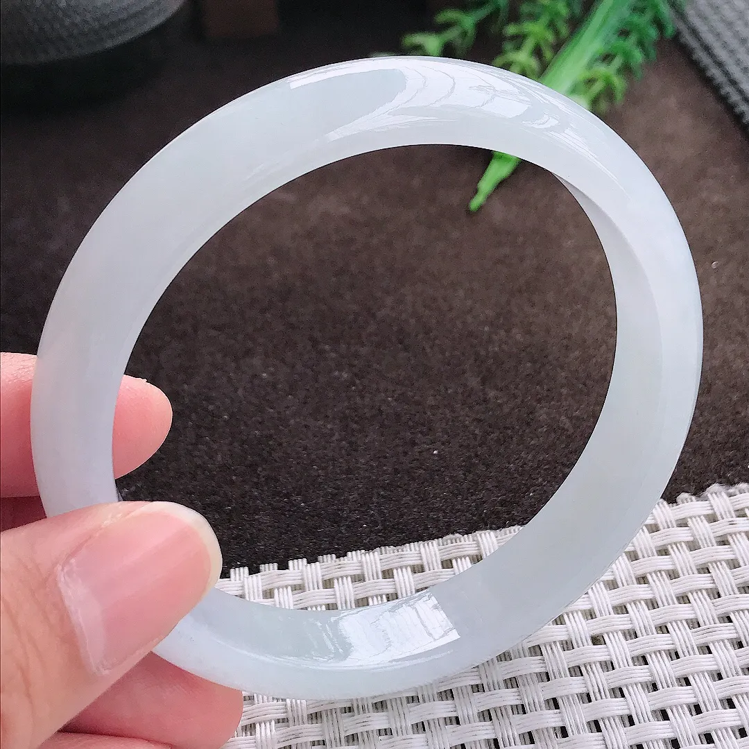 天然a货翡翠63.5/12.9/7.7老坑冰胶水灵月光彩大圈口手镯宽边翡翠玉手镯