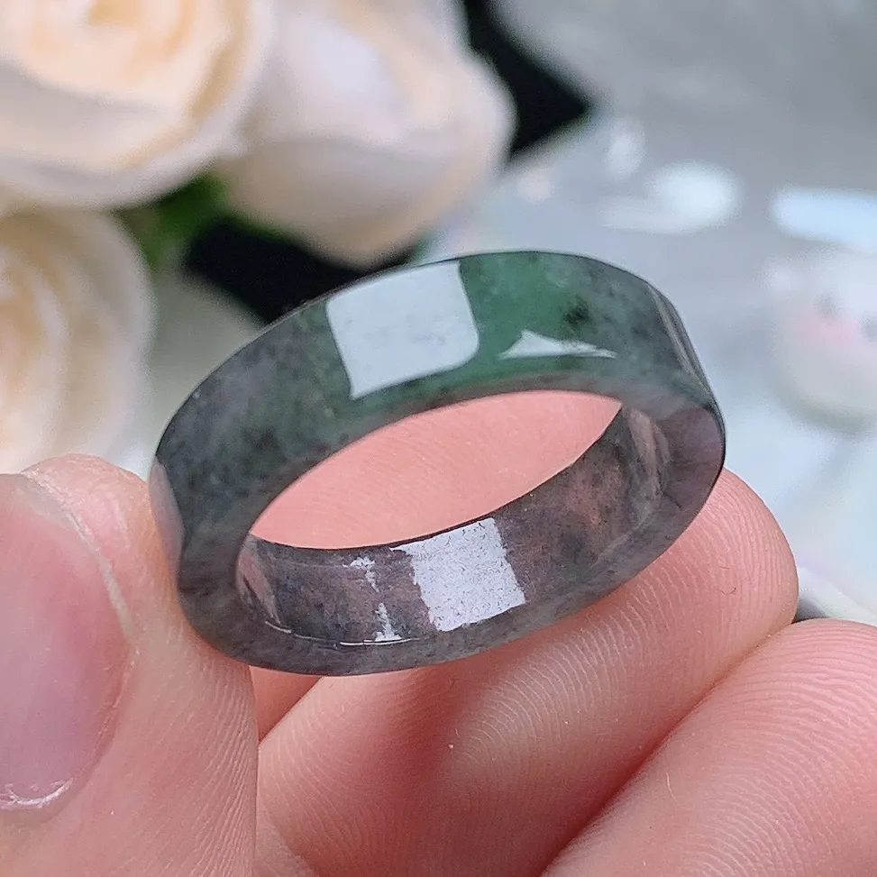 缅甸翡翠老坑种翡翠水润飘绿方乌鸡戒指玉指环  水润通透 尺寸：18.2-5.7-2.7mm 17号圈口4S