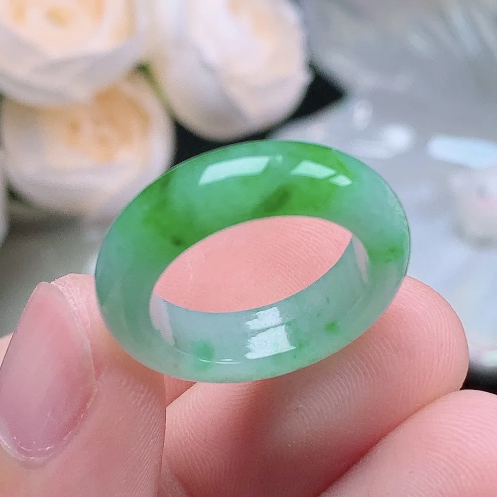 缅甸翡翠老坑种水润飘阳绿戒指玉指环  水润通透 尺寸：16.8-6-3.9mm 13号圈口4S