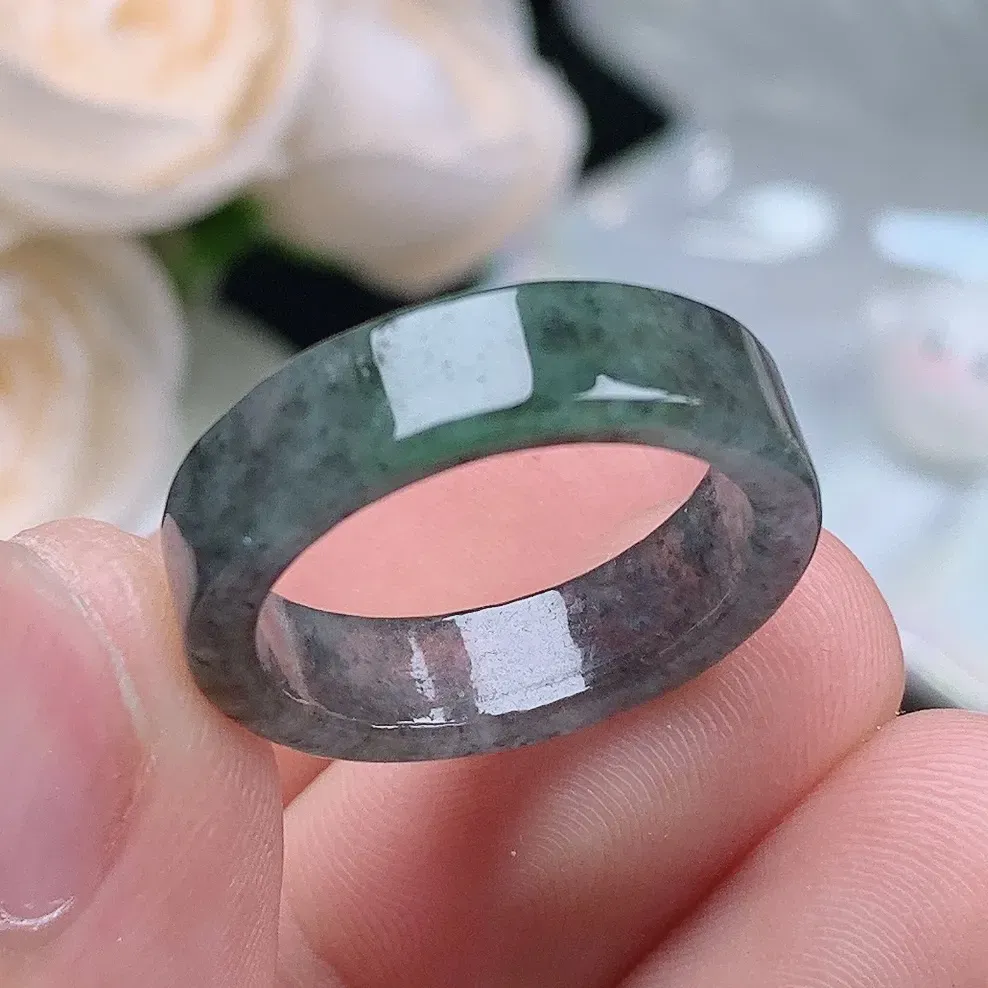 缅甸翡翠老坑种翡翠水润飘绿方乌鸡戒指玉指环  水润通透 尺寸：18.2-5.7-2.7mm 17号圈口4S