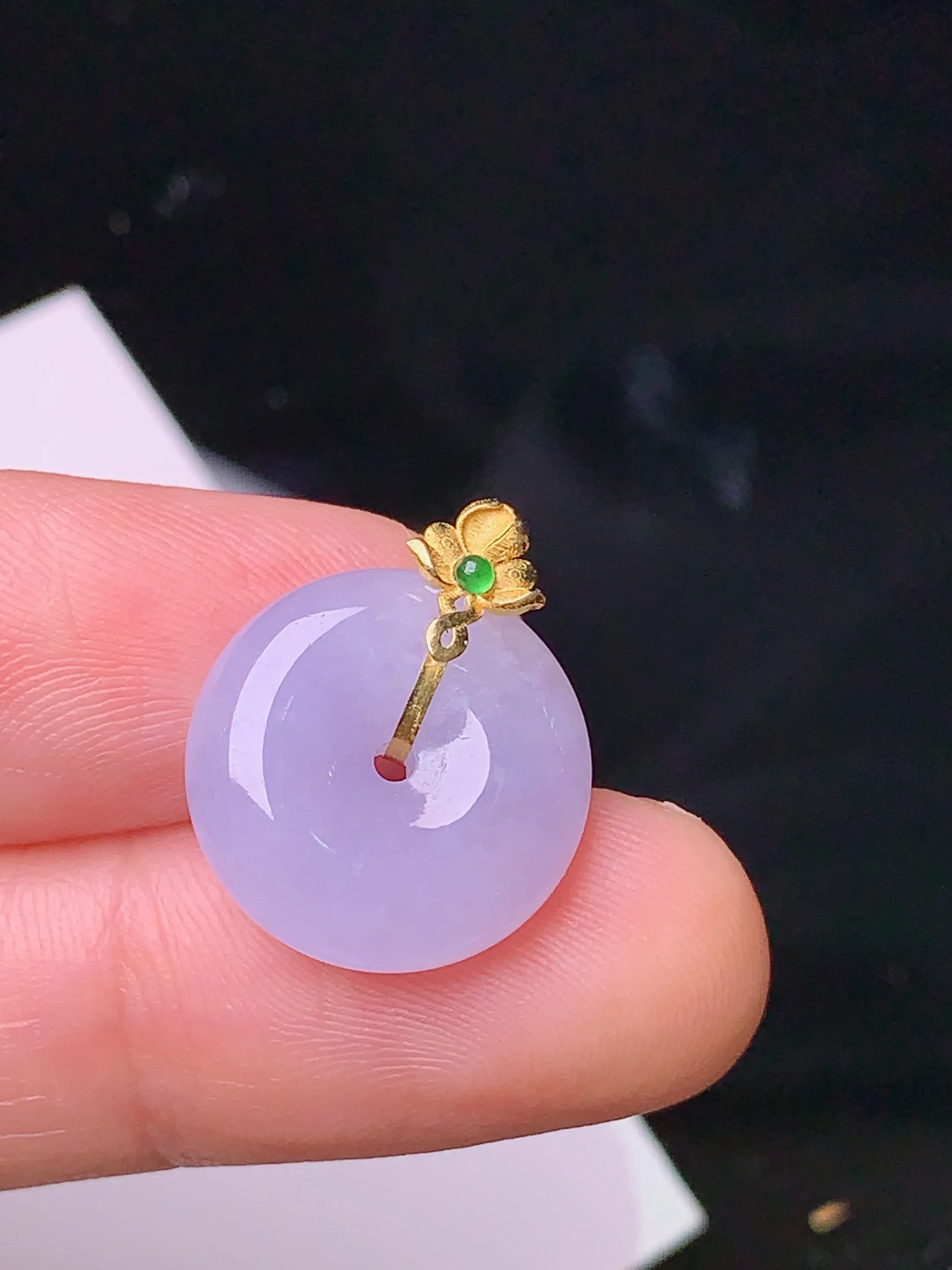 18k金镶嵌紫罗兰平安扣吊坠 玉质细腻 色泽清新艳丽 整体尺寸18.2*15*5