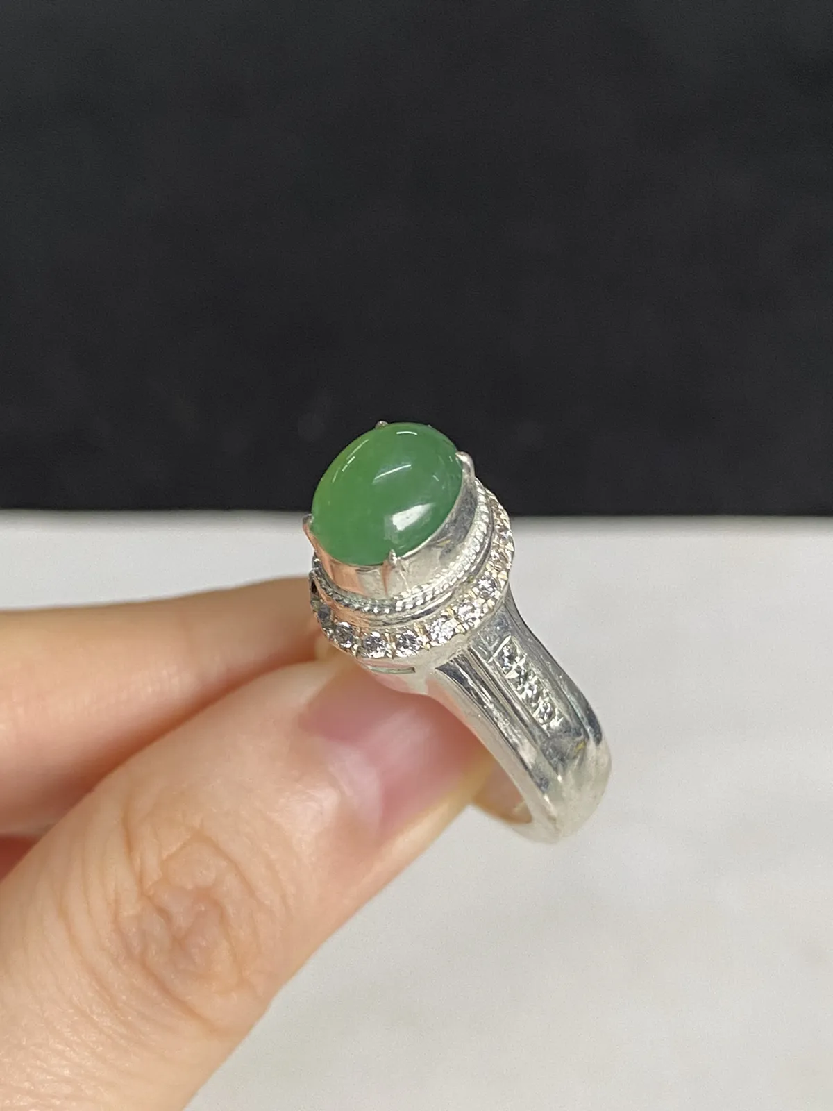 翡翠椭圆形蛋面