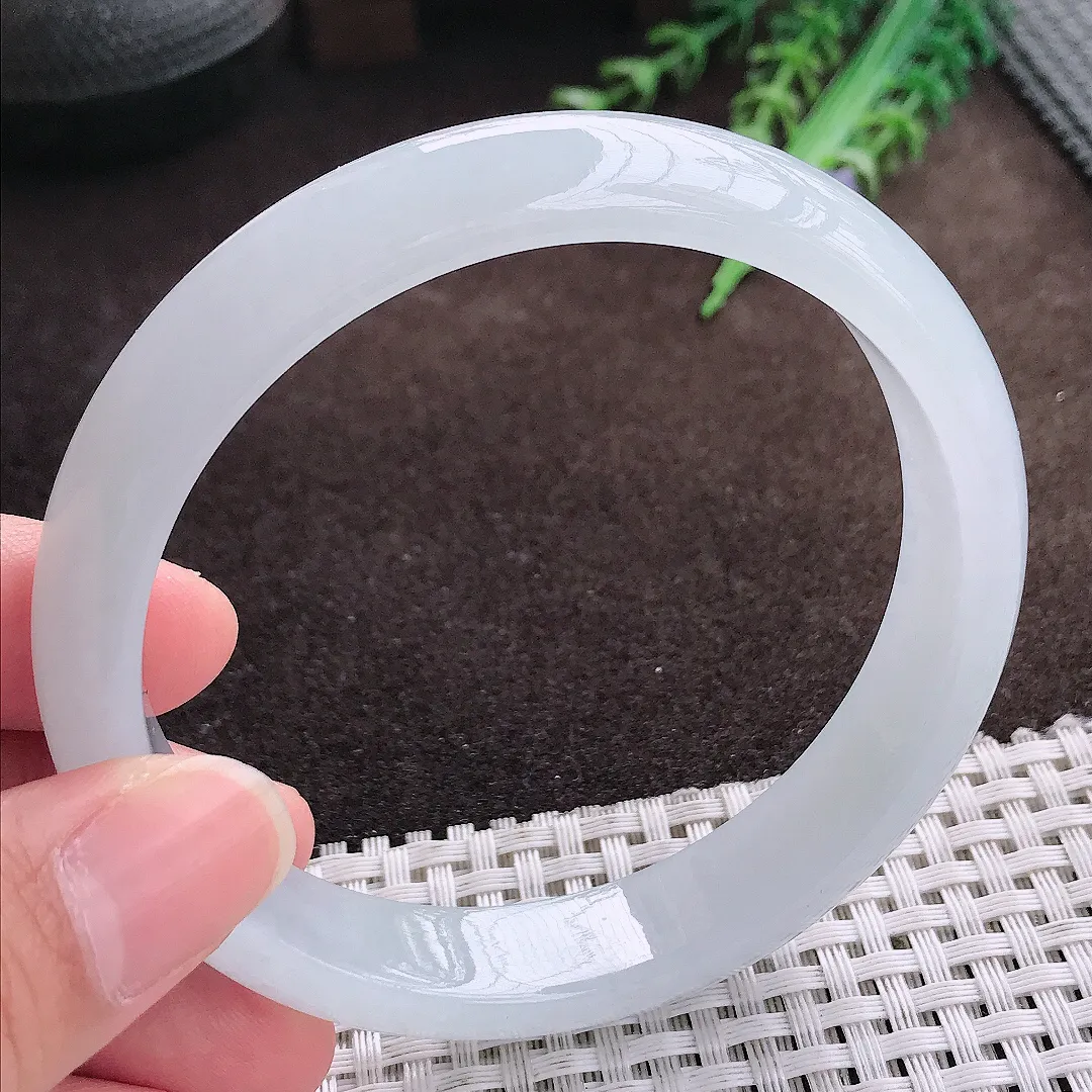 天然a货翡翠63.5/12.9/7.7老坑冰胶水灵月光彩大圈口手镯宽边翡翠玉手镯