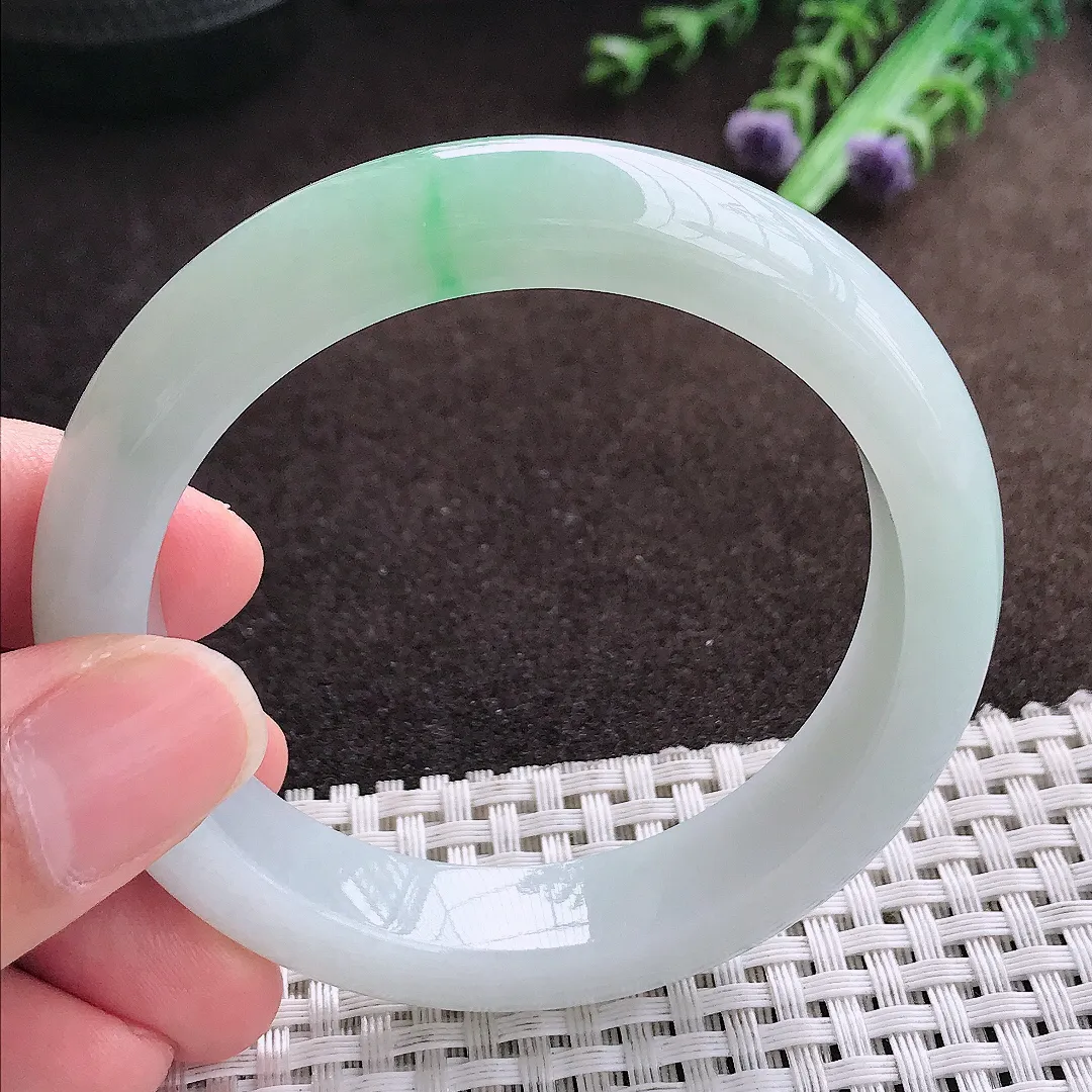 天然a货翡翠54/11.8/8.5老坑精美冰润飘绿手镯宽边翡翠玉手镯