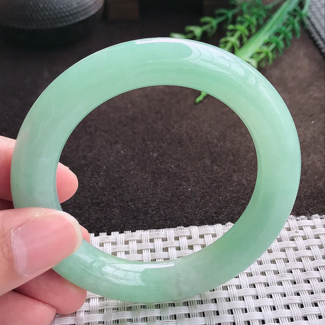 天然a货翡翠54.5/11.2老坑精美温润苹果绿圆条手镯翡翠玉手镯