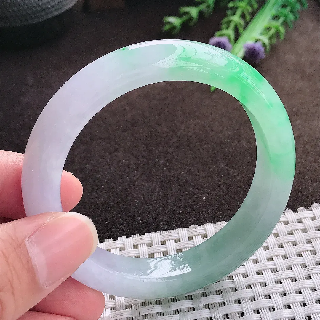 天然a货翡翠53/10.9/8.3老坑冰胶水灵飘阳绿手镯宽边翡翠玉手镯