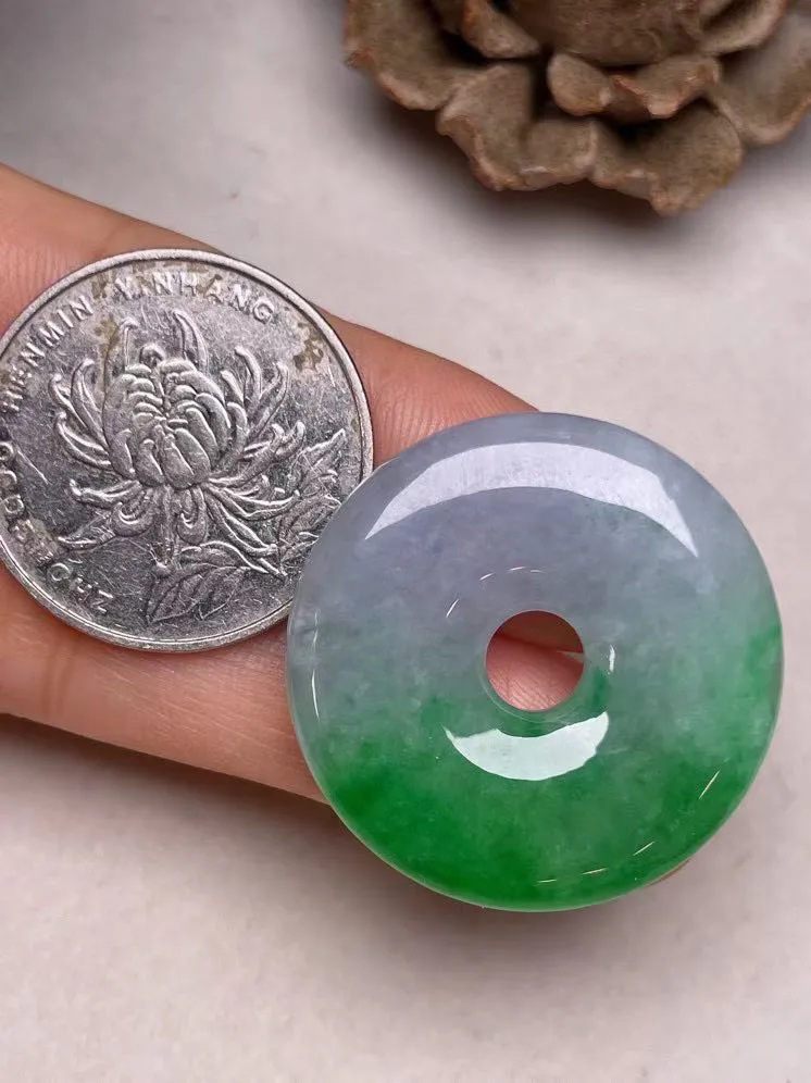 冰糯种飘绿【平安扣】吊坠，种水好，玉质细腻 ，卖相好