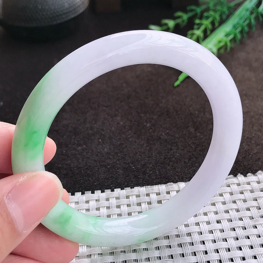 天然a货翡翠58.8/10/9.6老坑温润飘阳绿大圈口圆条手镯翡翠玉手镯