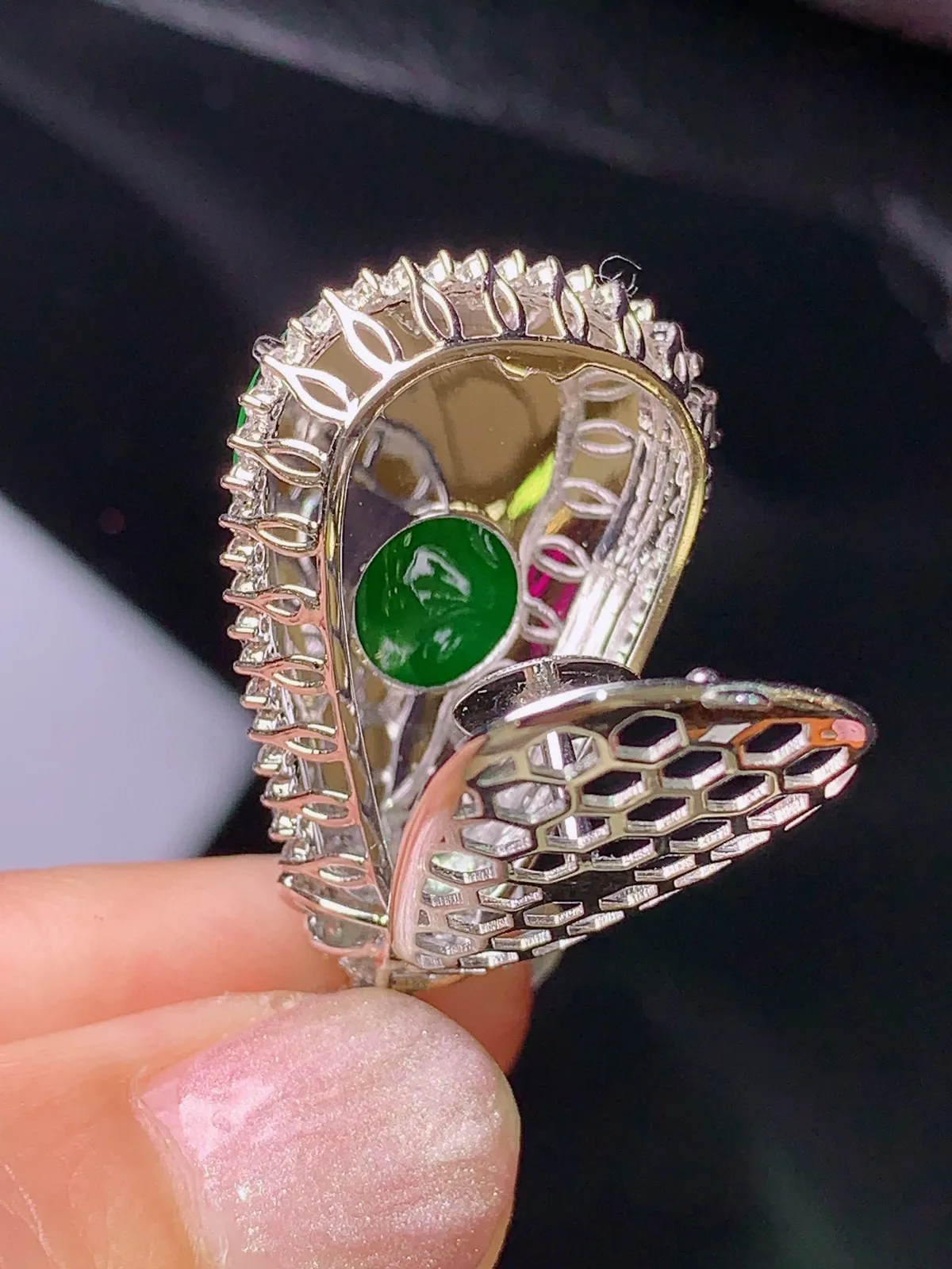 18k金钻镶嵌满绿如意吊坠 玉质细腻 色泽清新艳丽 整体尺寸36.2*19.6*18.2