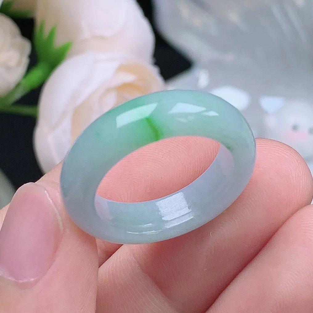 缅甸翡翠老坑种水润起飘阳绿戒指玉指环  水润通透 尺寸：18.8-6.3-3.8mm 19号圈口3S