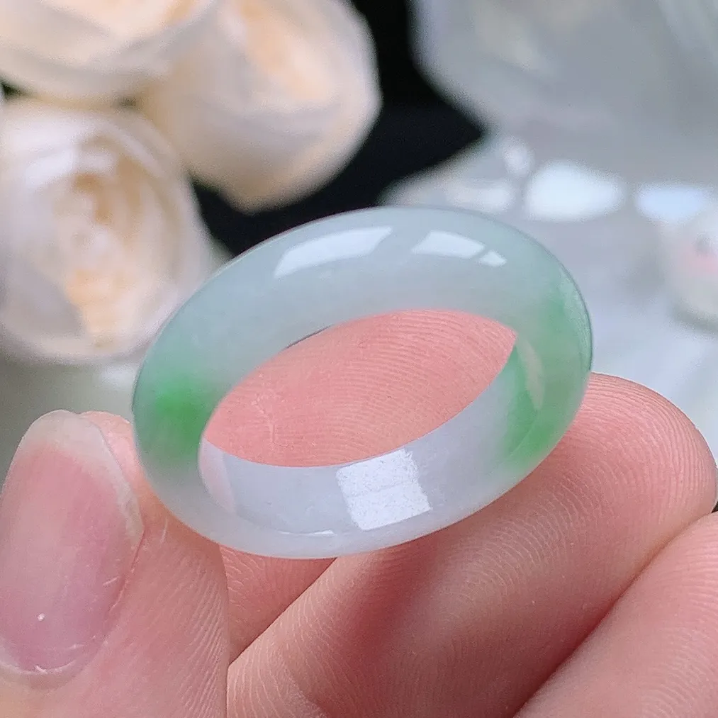缅甸翡翠老坑种翡翠水润飘绿戒指玉指环  水润通透 尺寸：18.6-5.5-3.5mm 18-19号圈口4S