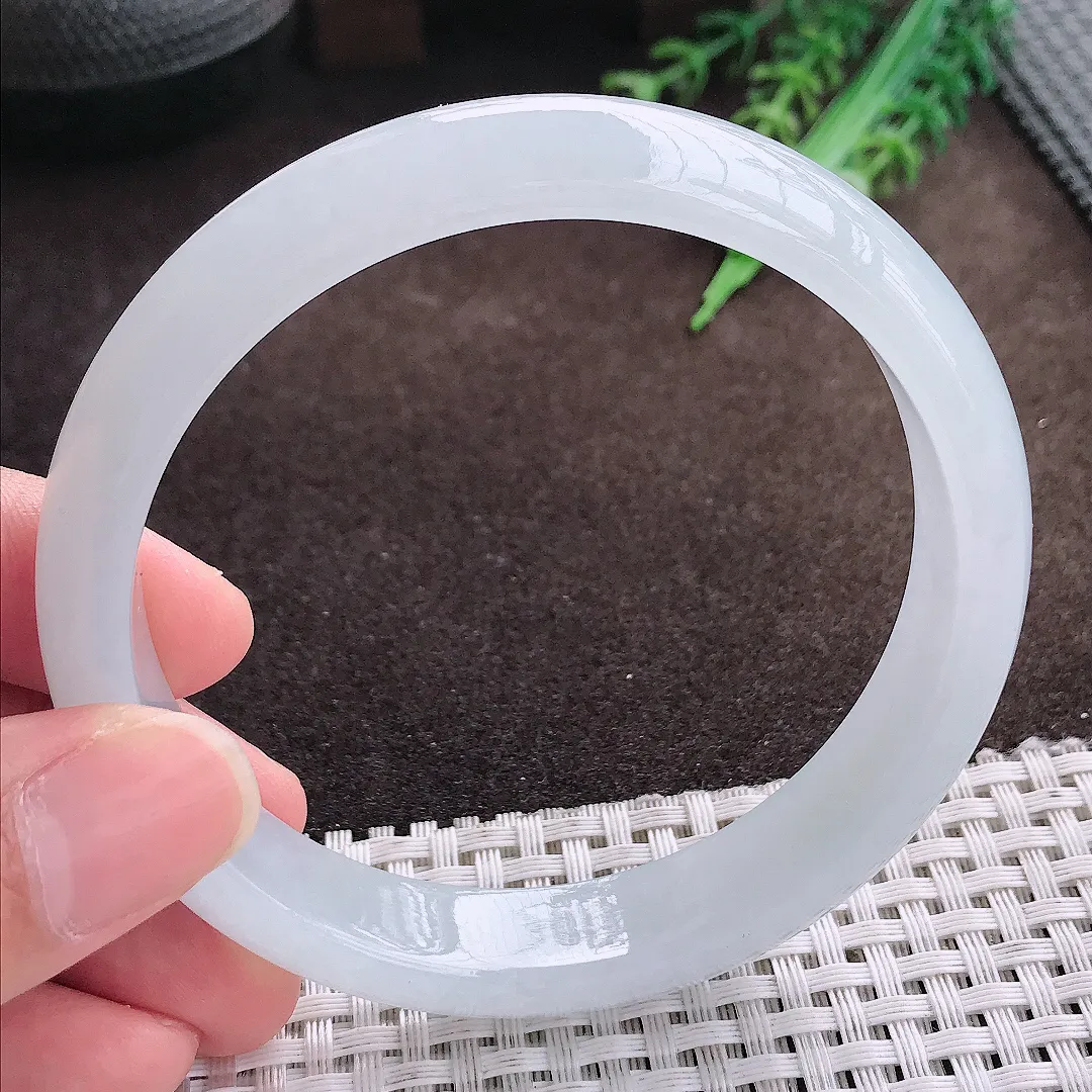 天然a货翡翠63.5/12.9/7.7老坑冰胶水灵月光彩大圈口手镯宽边翡翠玉手镯